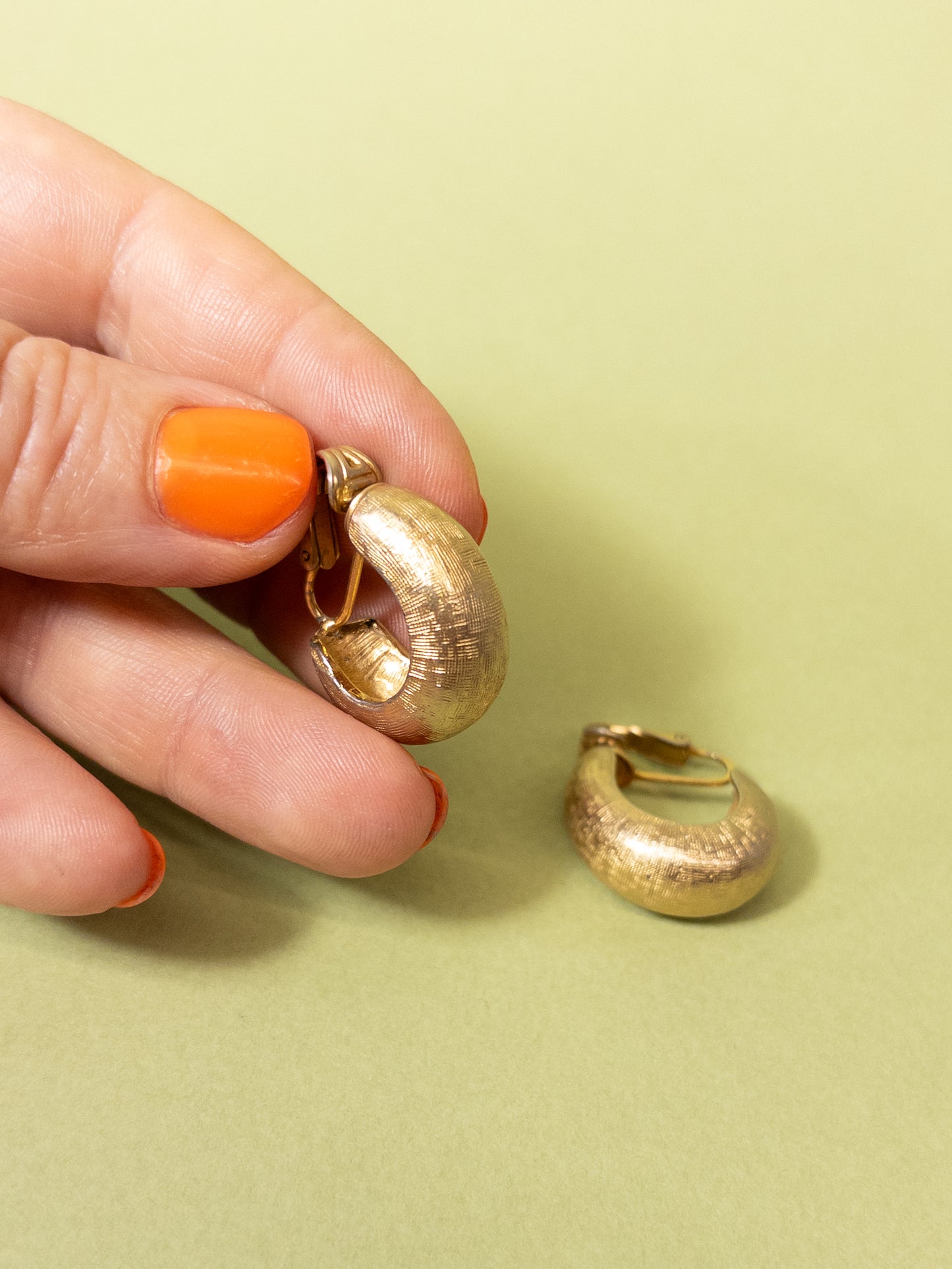 80's 90's Gold Chunky Hatchmark Huggie Hoop Clip On Earrings