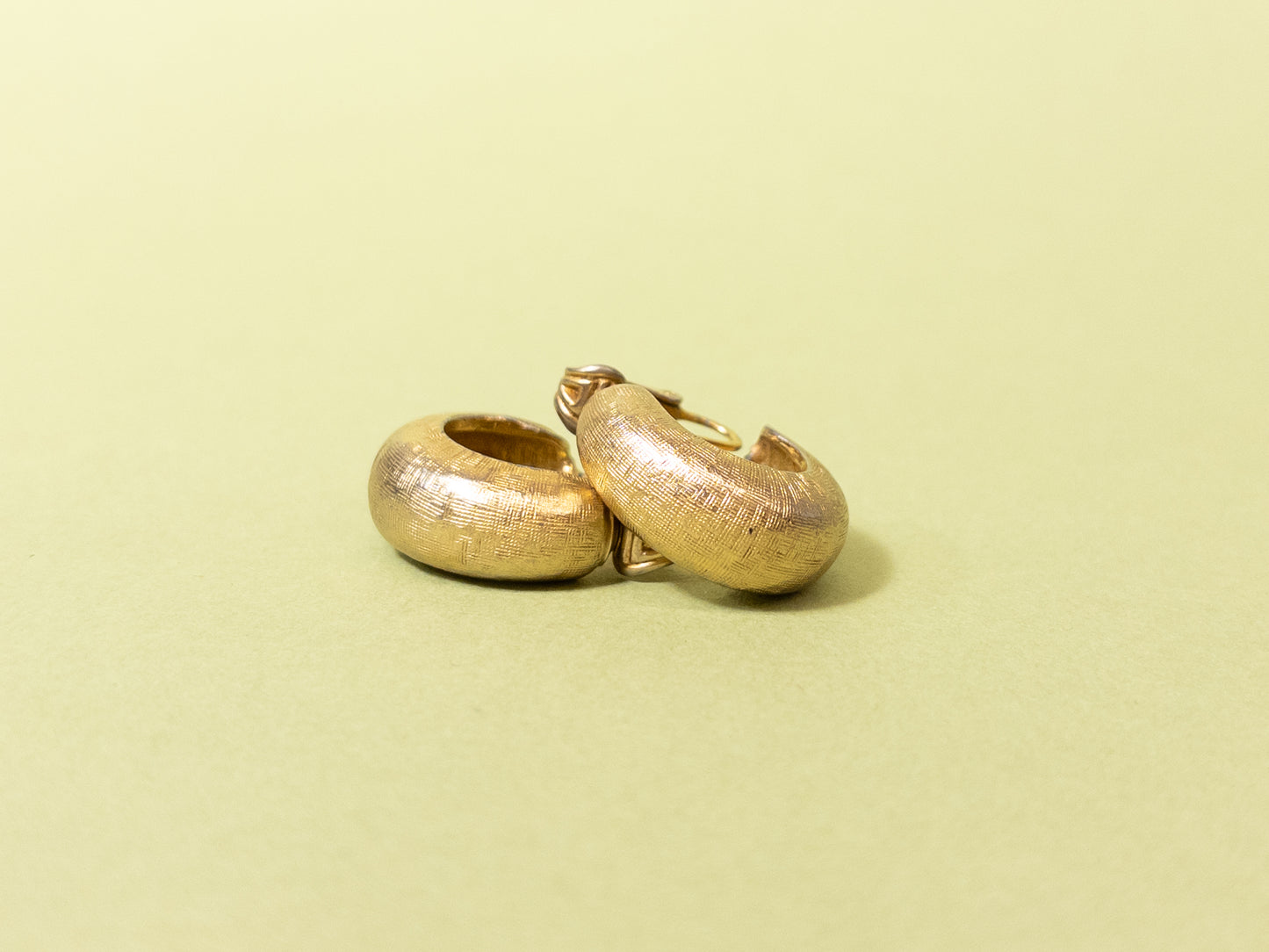 80's 90's Gold Chunky Hatchmark Huggie Hoop Clip On Earrings
