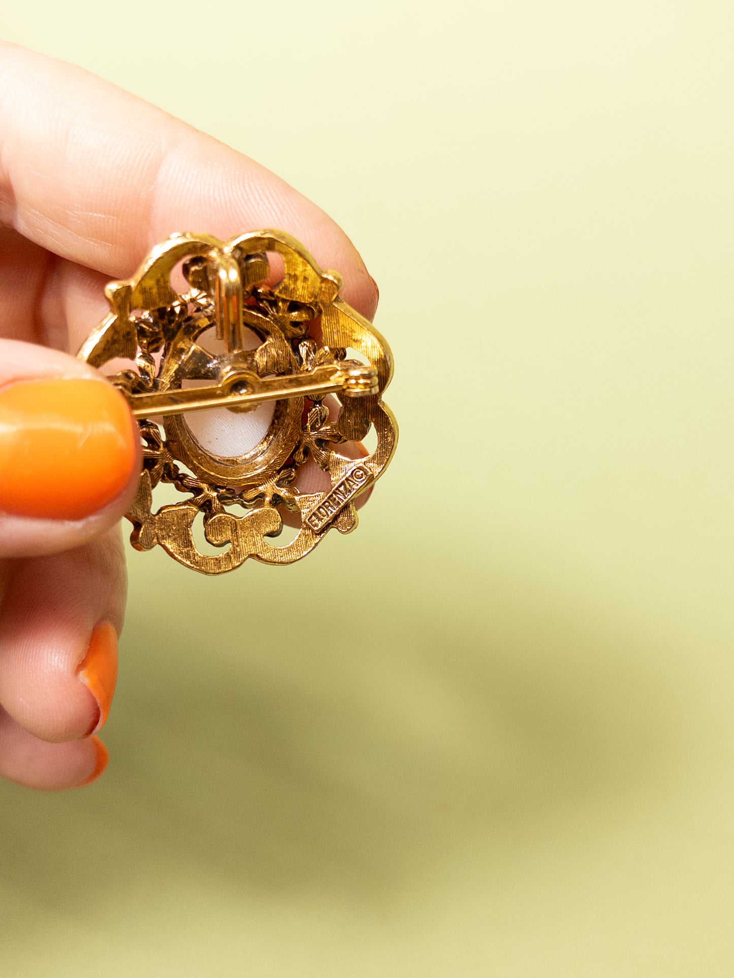 Vintage Florenza Gold Fliagree & Cream Cameo Brooch