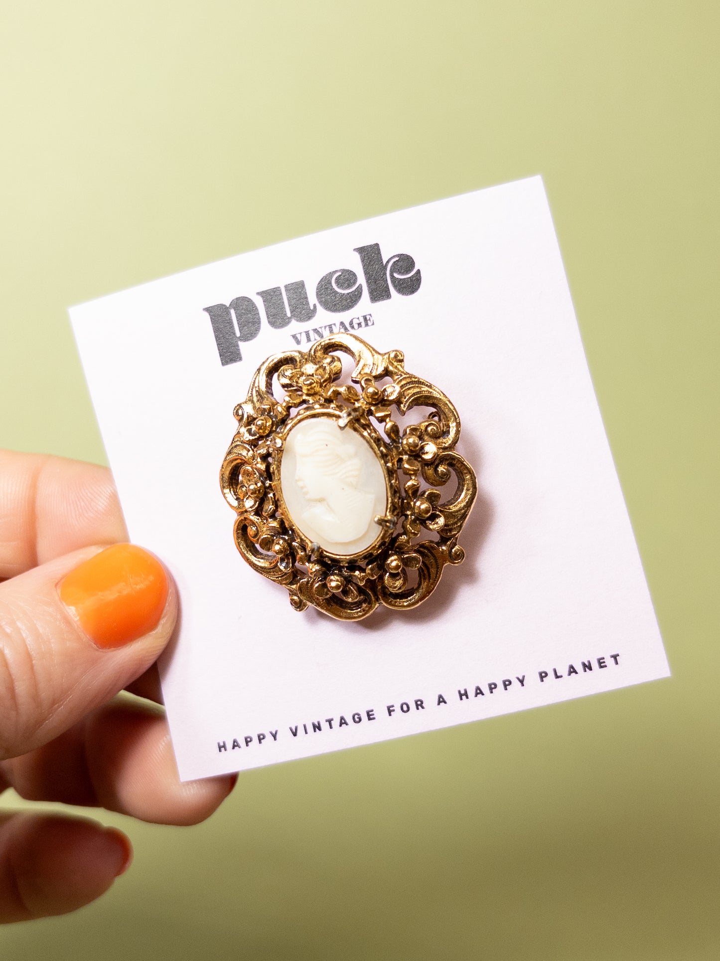 Vintage Florenza Gold Fliagree & Cream Cameo Brooch
