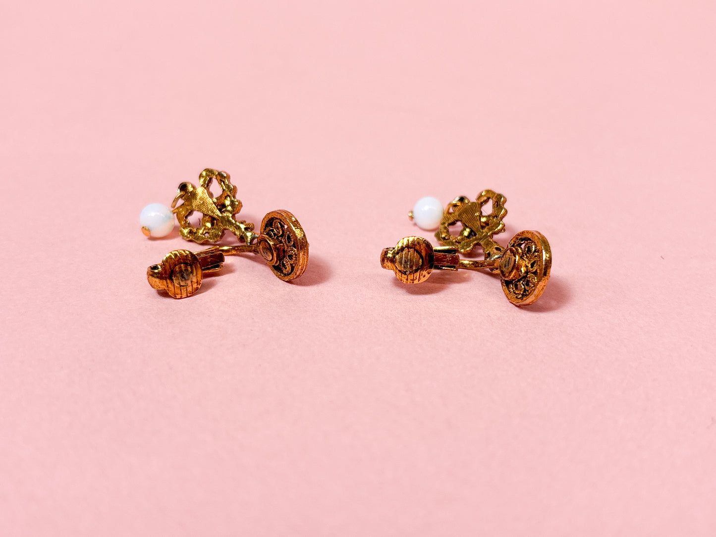 Vintage Gold Filagree & Daisy Romantic Dangle Clip On Earrings