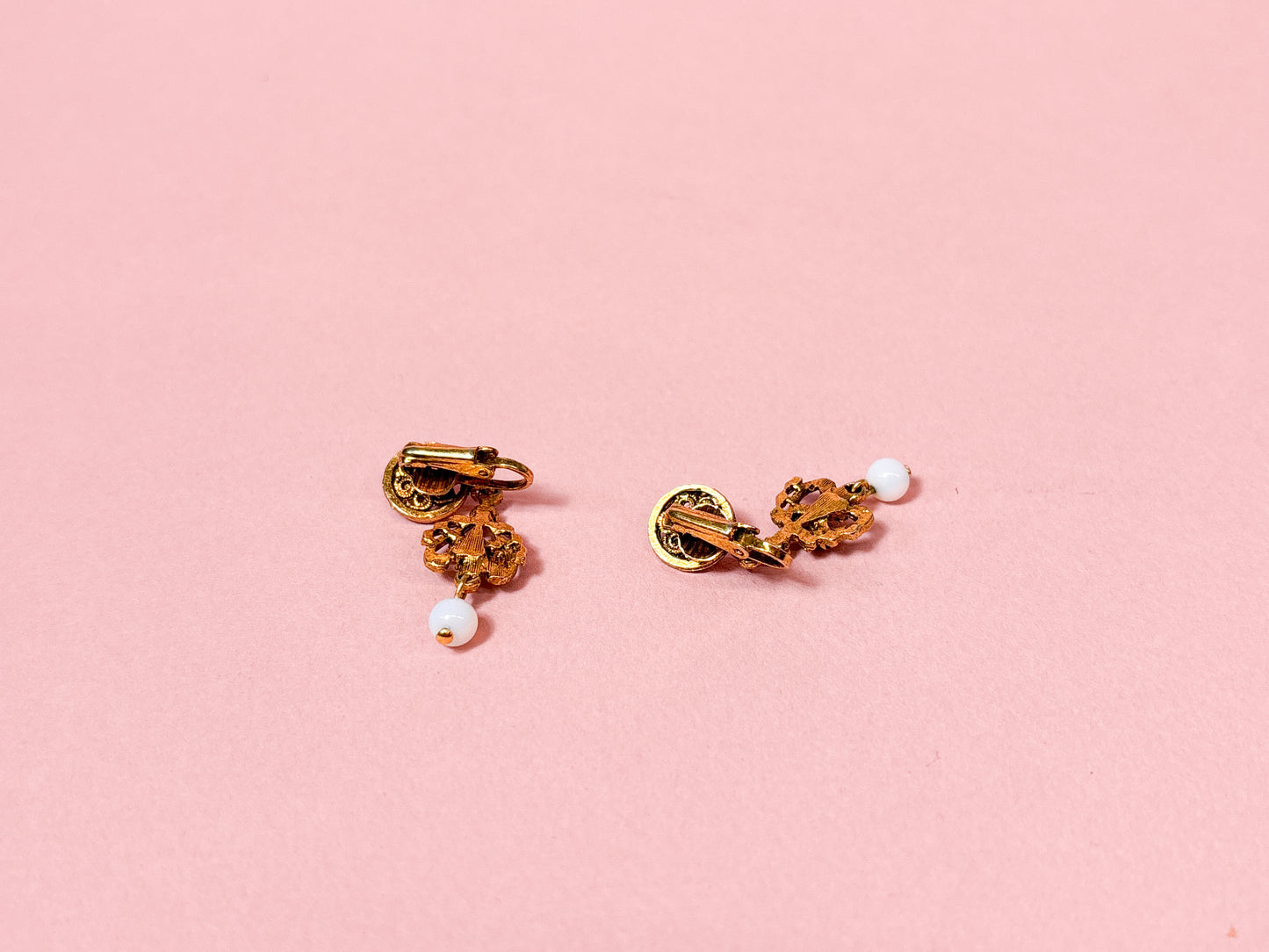 Vintage Gold Filagree & Daisy Romantic Dangle Clip On Earrings