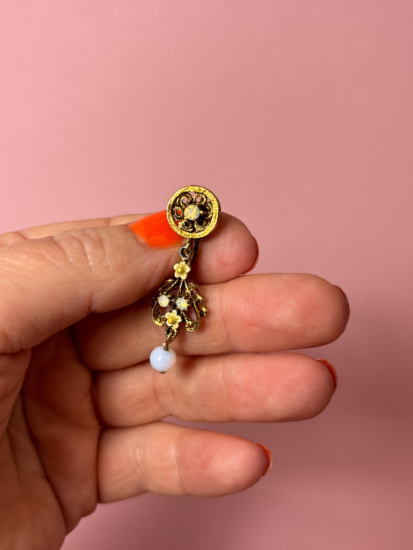 Vintage Gold Filagree & Daisy Romantic Dangle Clip On Earrings