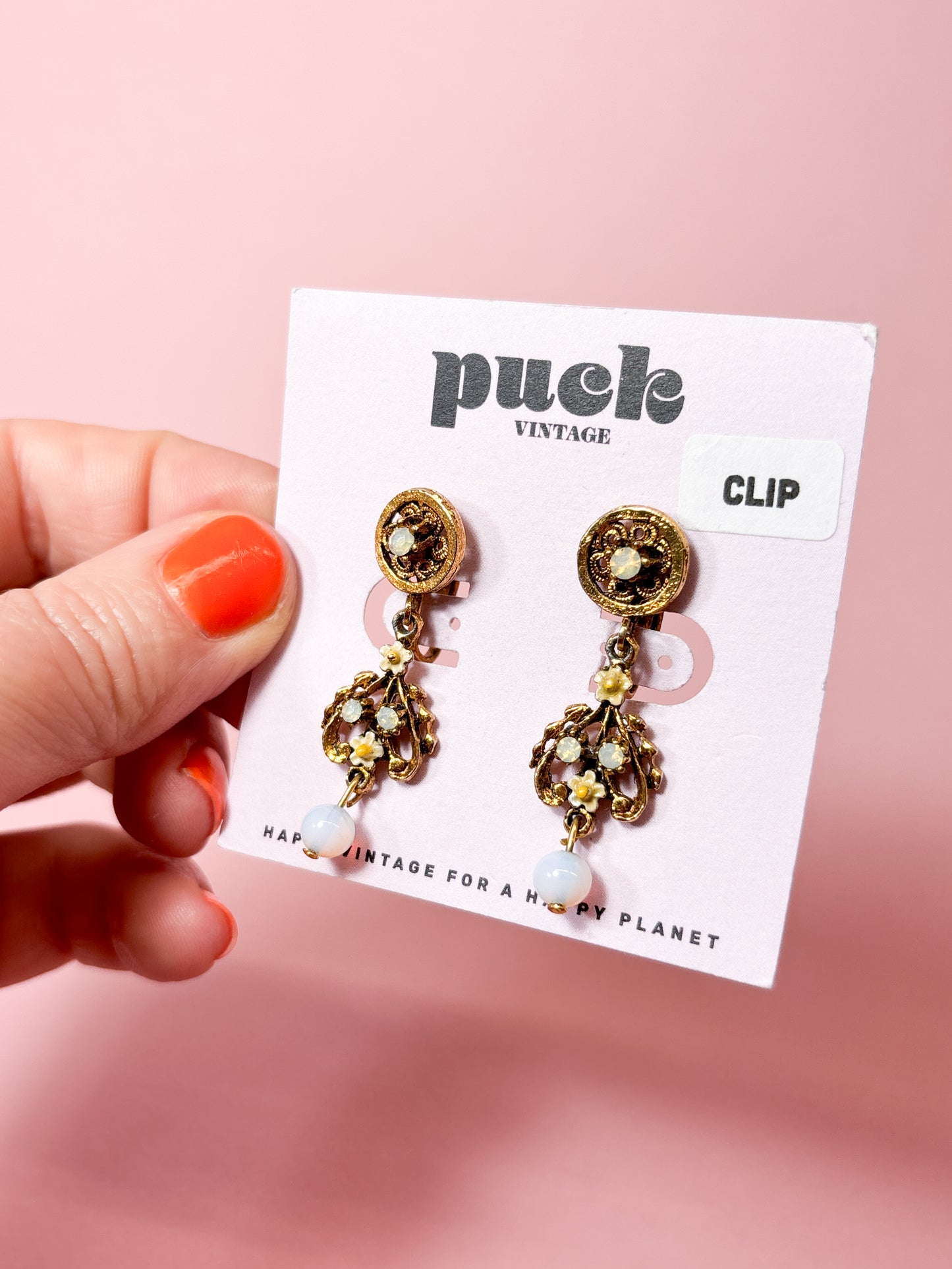 Vintage Gold Filagree & Daisy Romantic Dangle Clip On Earrings