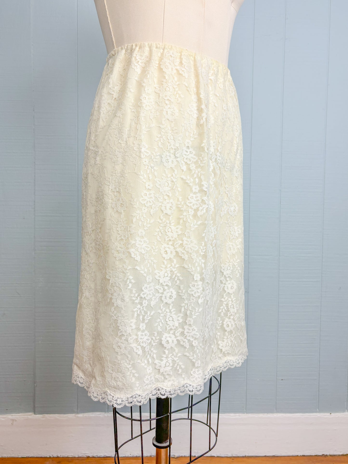 60's Cream Lace Half Slip Skirt | M