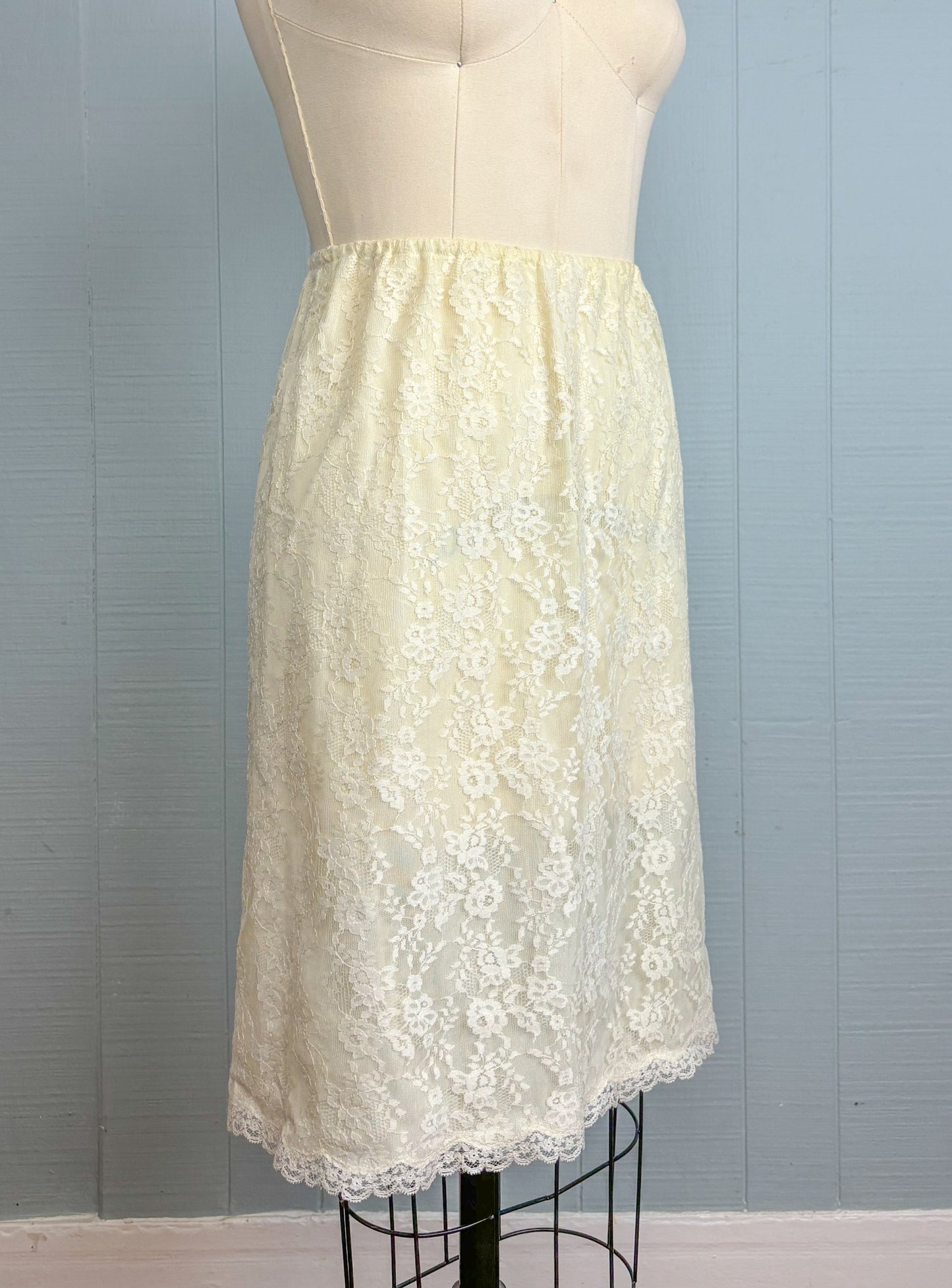 60's Cream Lace Half Slip Skirt | M