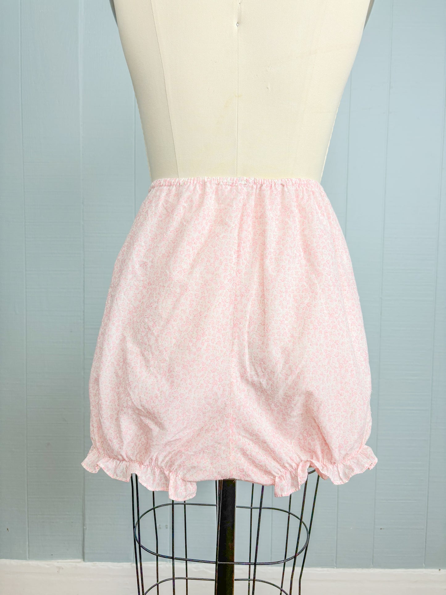 60's Baby Pink Ditsy Floral Bloomer Shorts | M/L