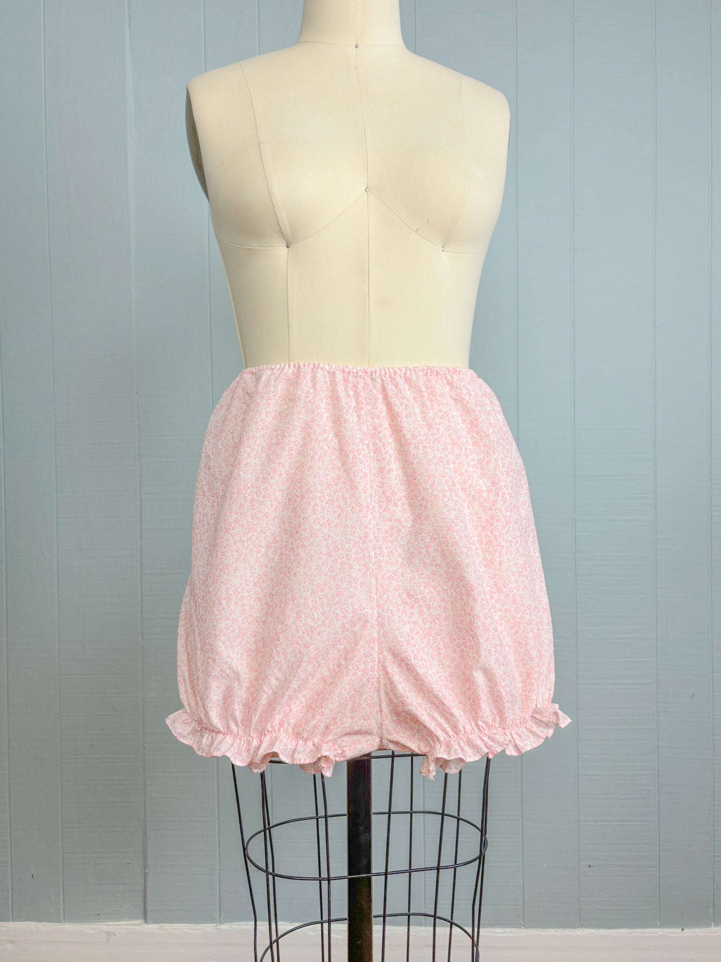 60's Baby Pink Ditsy Floral Bloomer Shorts | M/L