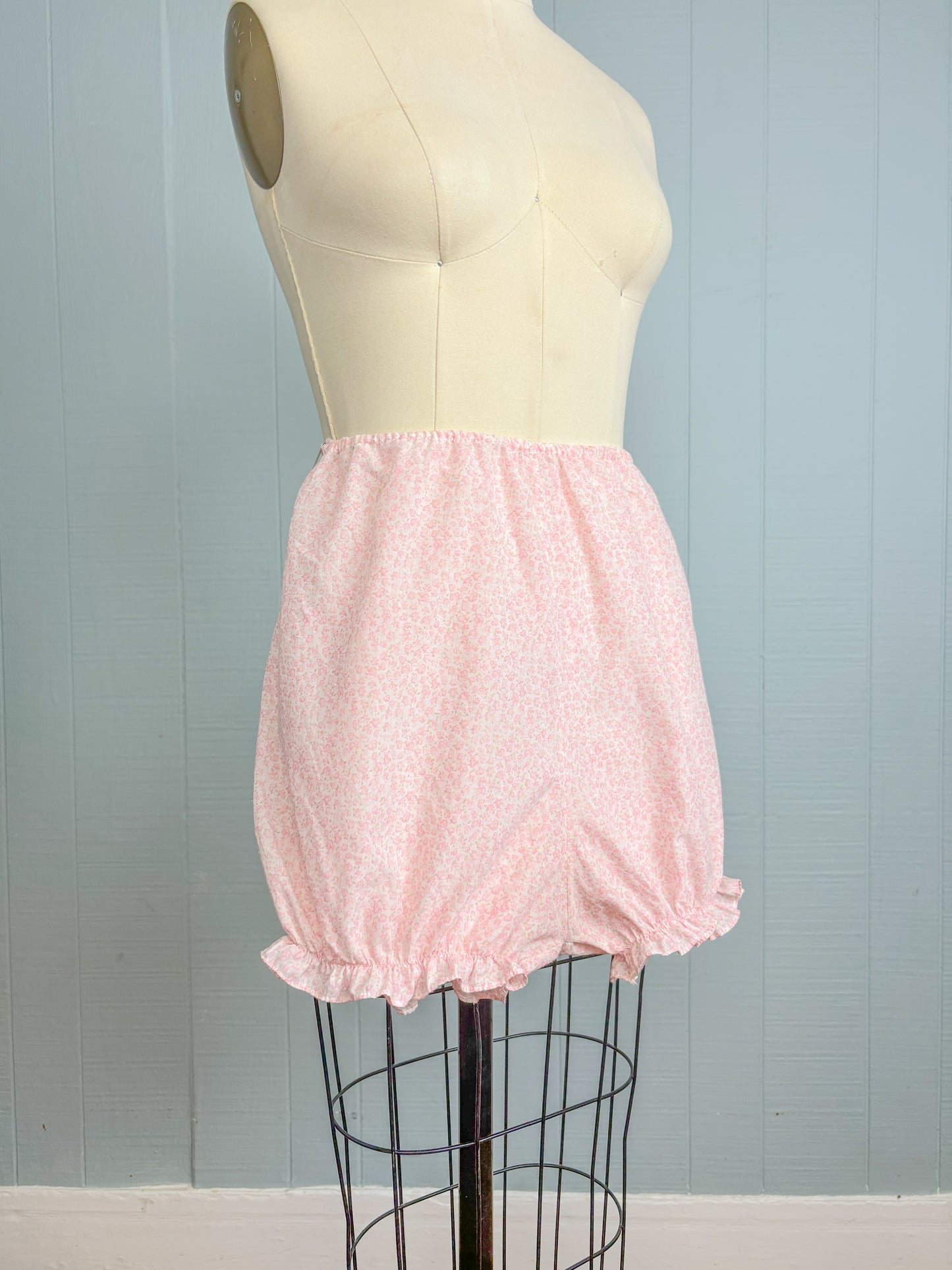 60's Baby Pink Ditsy Floral Bloomer Shorts | M/L