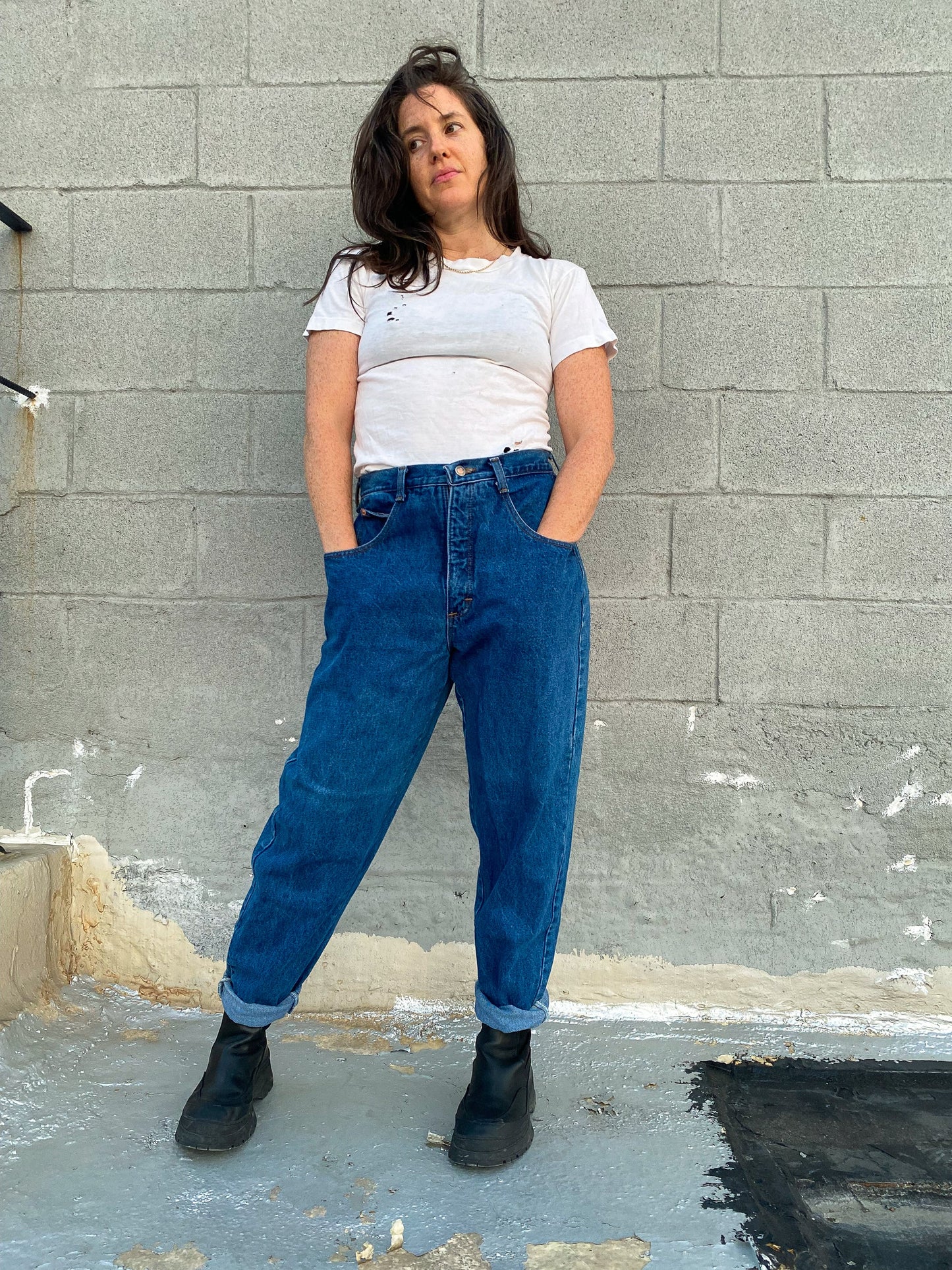 90s Venezia Vitale Mid Wash Mom Jeans | 32" x 31"
