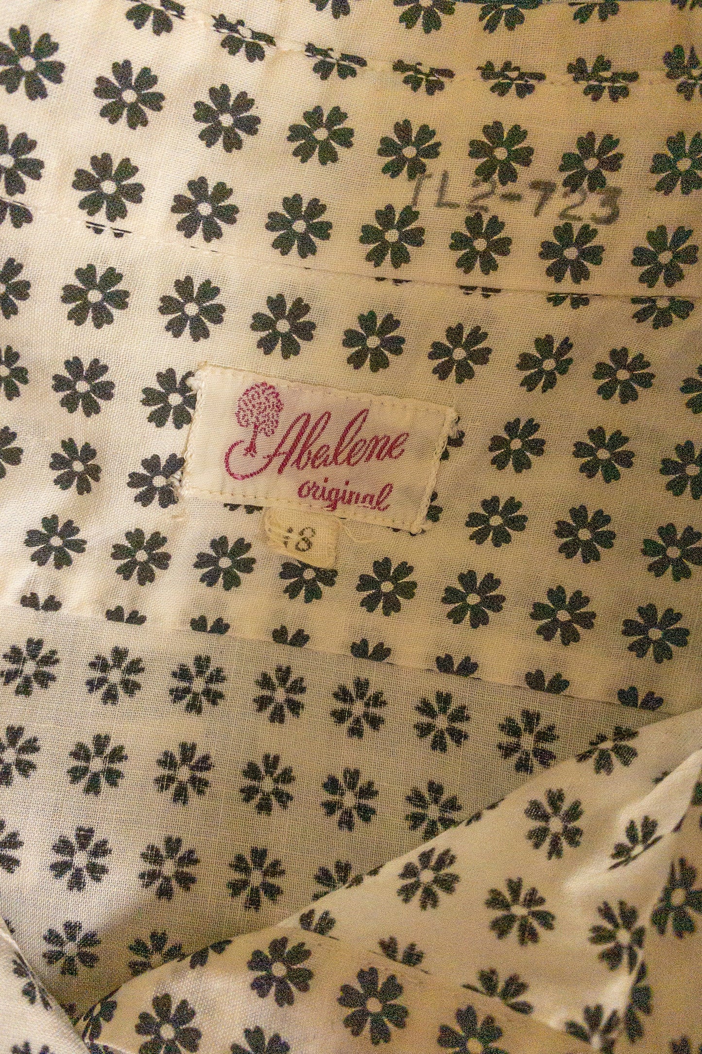 60's Black & White Flower Shirt | M
