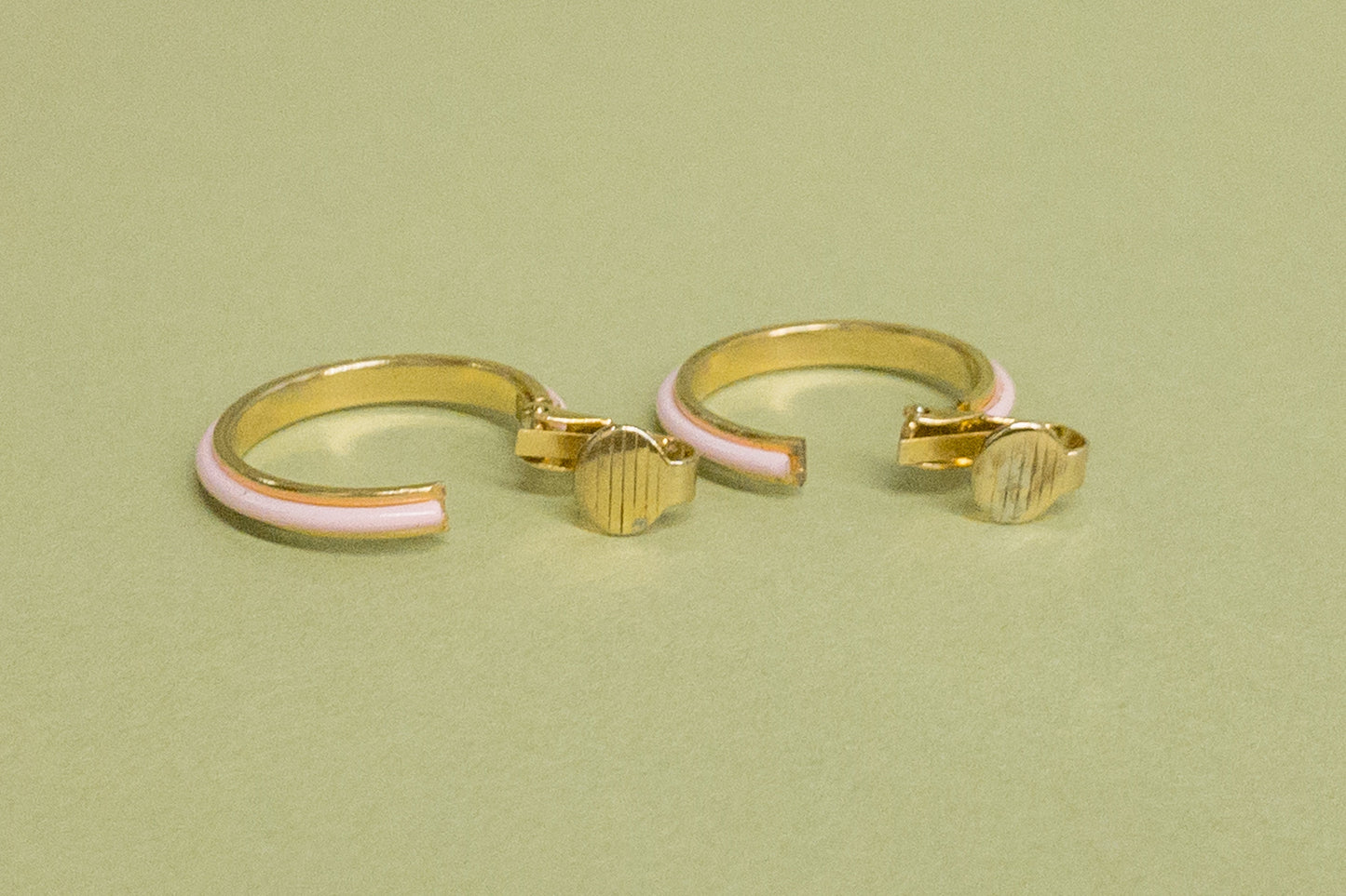 80's 90's Baby Pink Small Hoop Earring