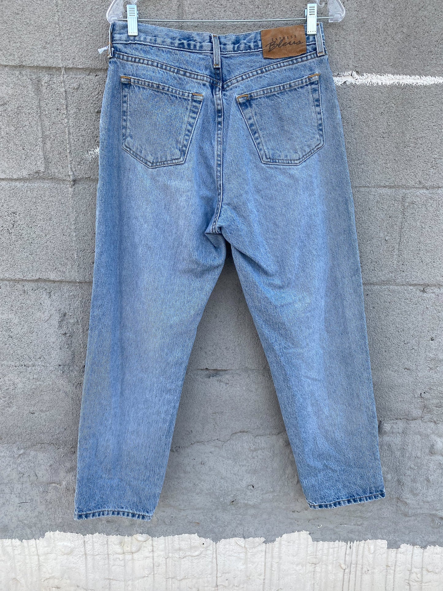 90's Light Wash Boyfriend Jeans | 31" x 29"