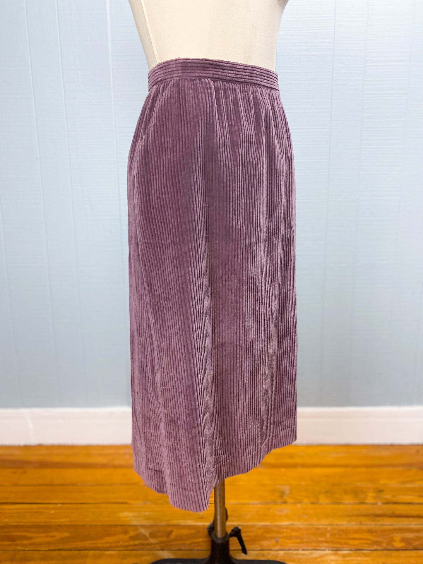70's Purple Corduroy A-Line Skirt Filene's of Boston | W: 30"