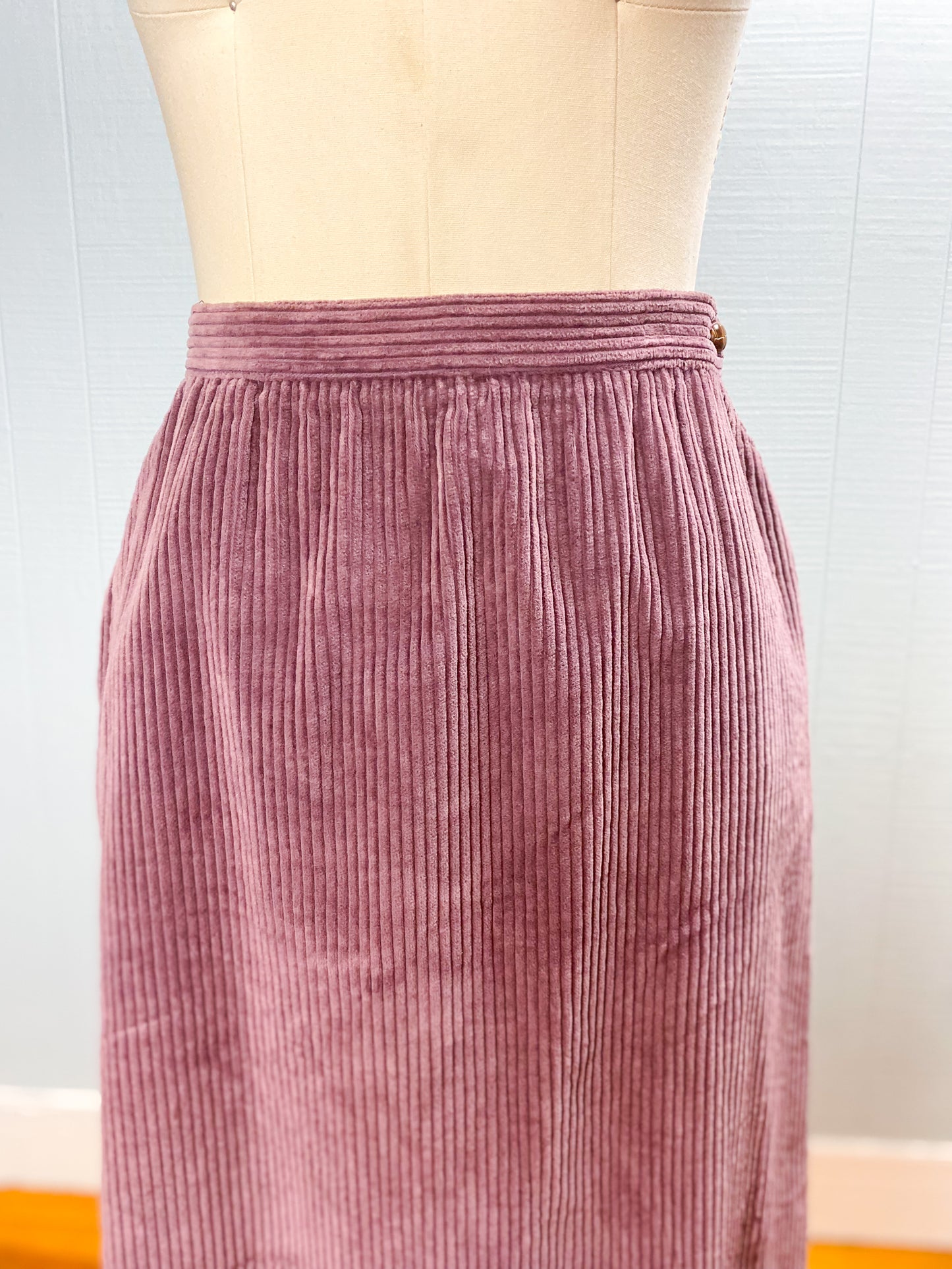 70's Purple Corduroy A-Line Skirt Filene's of Boston | W: 30"