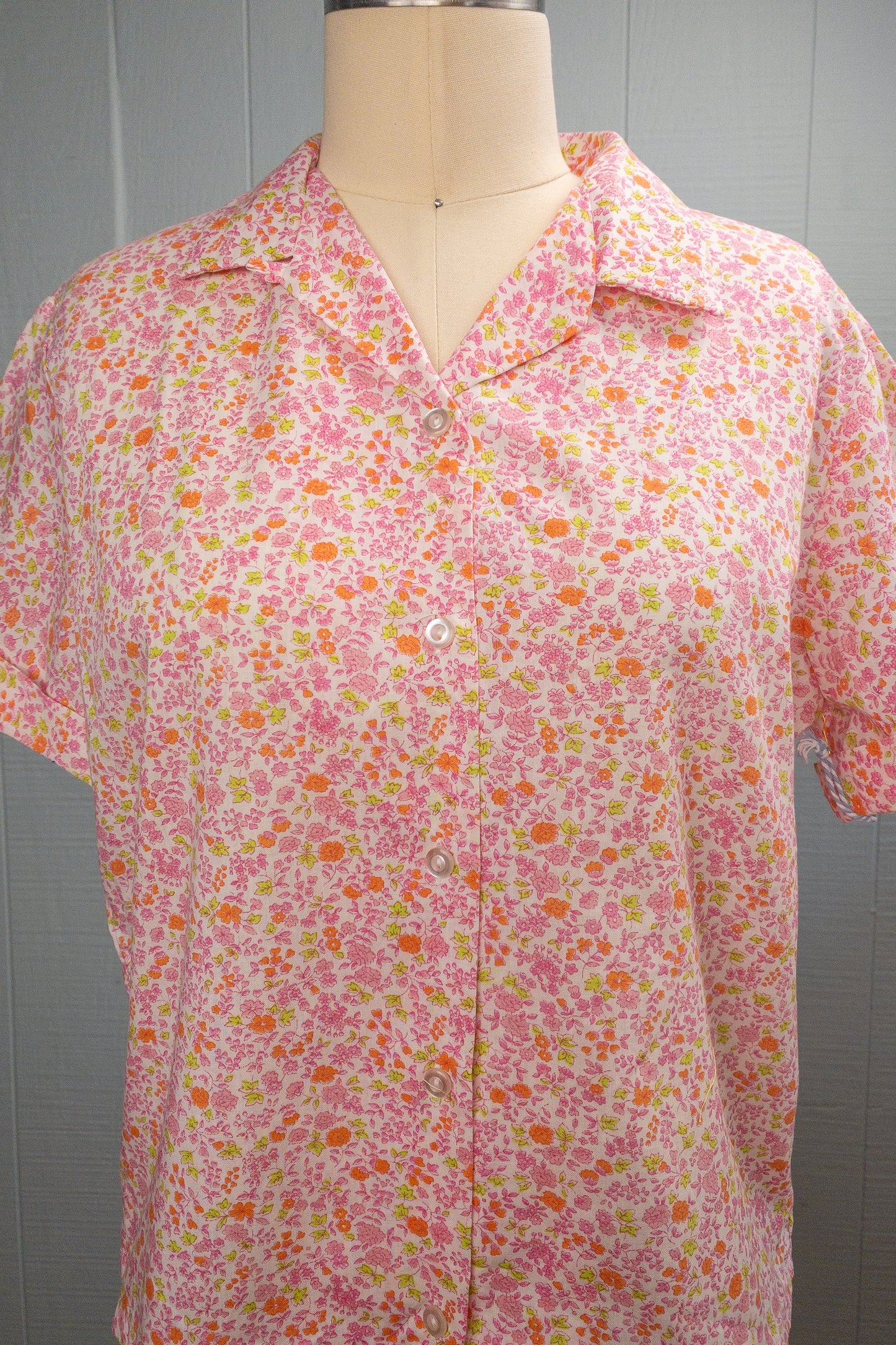60's Pink/Orange/Green Ditsy Floral Loop Collar Shirt | M