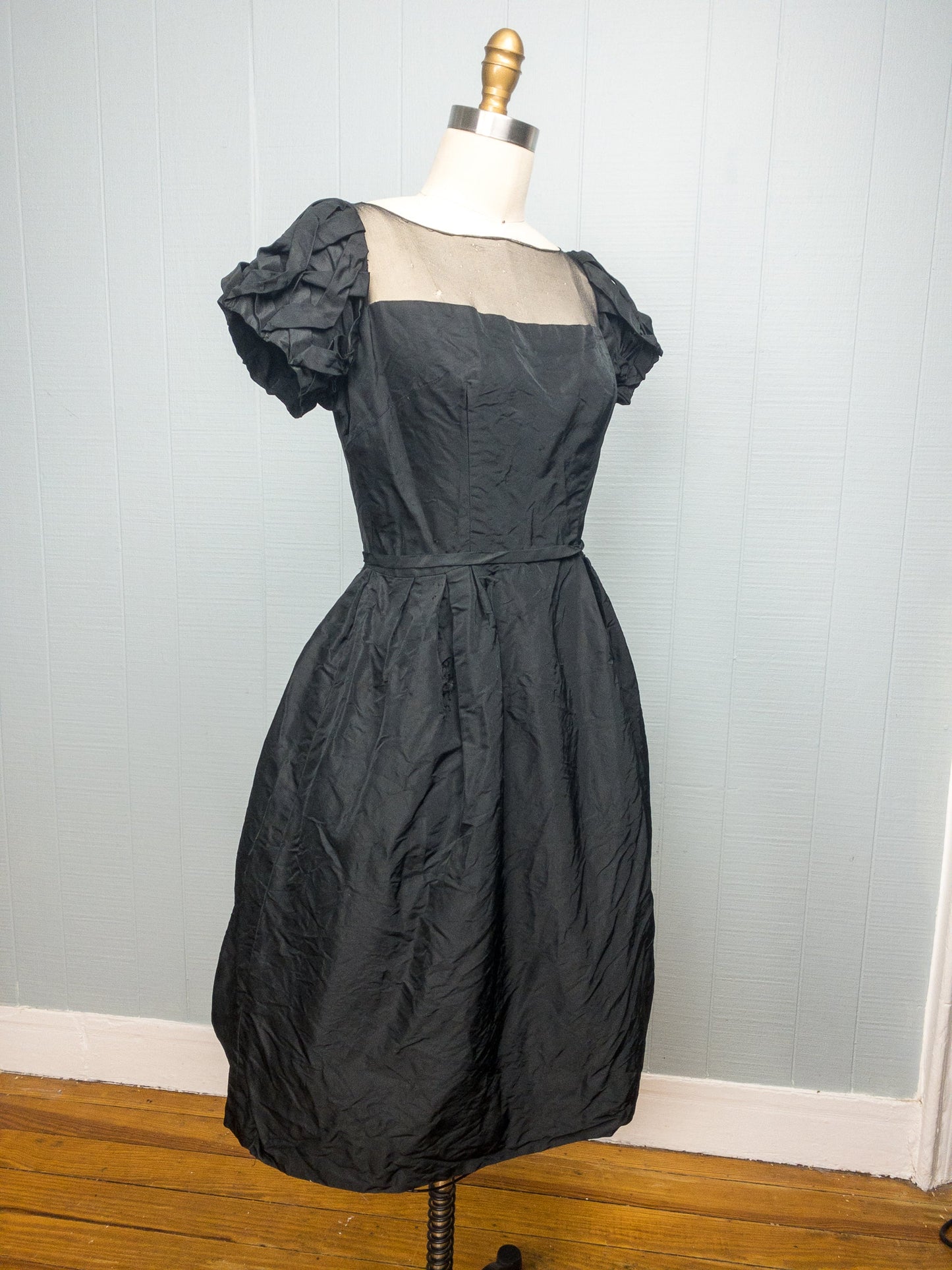 50's Wounded Black Silk Dress with Lattice Puff Sleeve