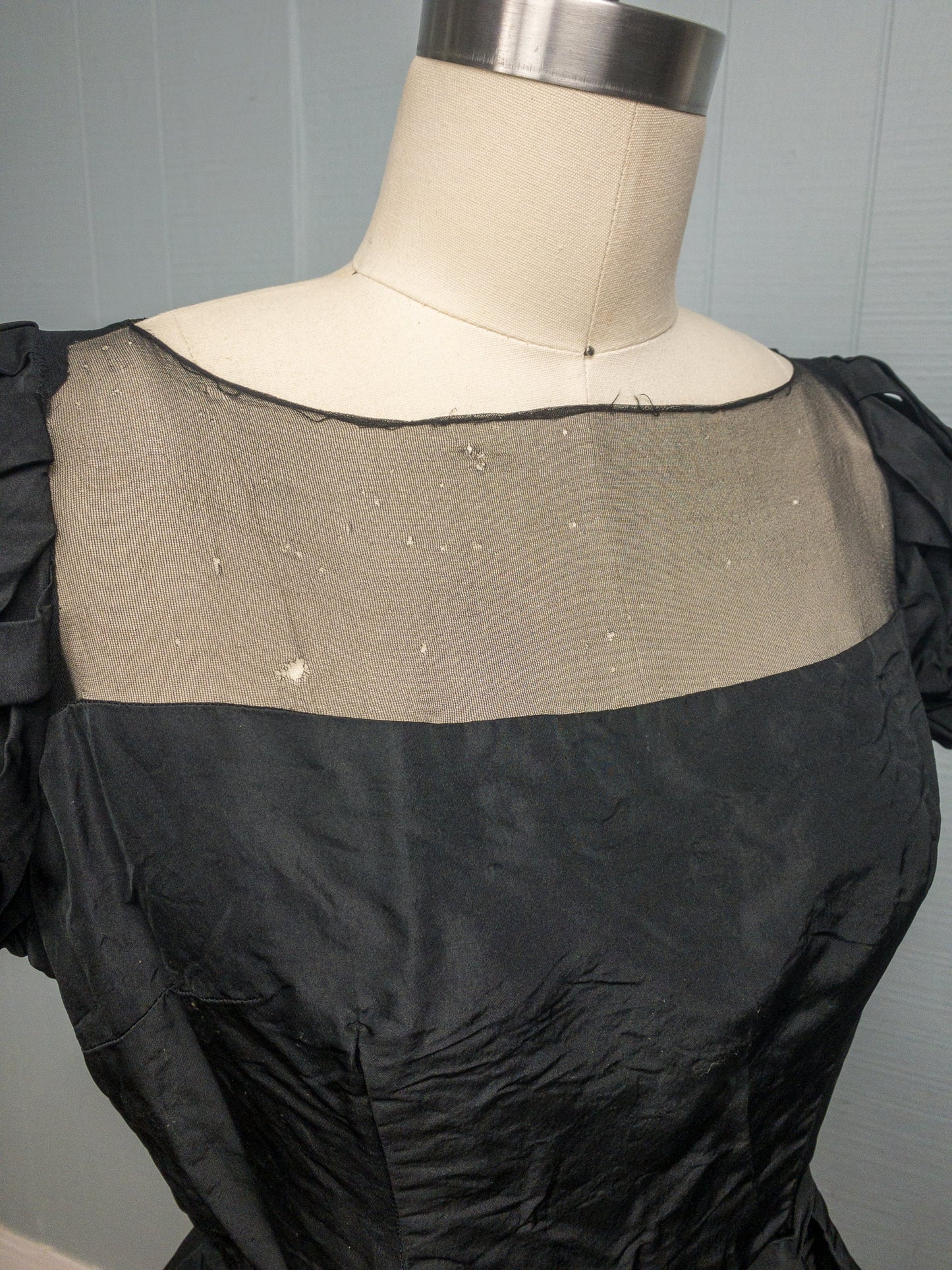 50's Wounded Black Silk Dress with Lattice Puff Sleeve