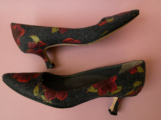 *Manolo Blahnik* Red Painted Roses & Grey Wool Kitten Heel | 36.5 /6.5