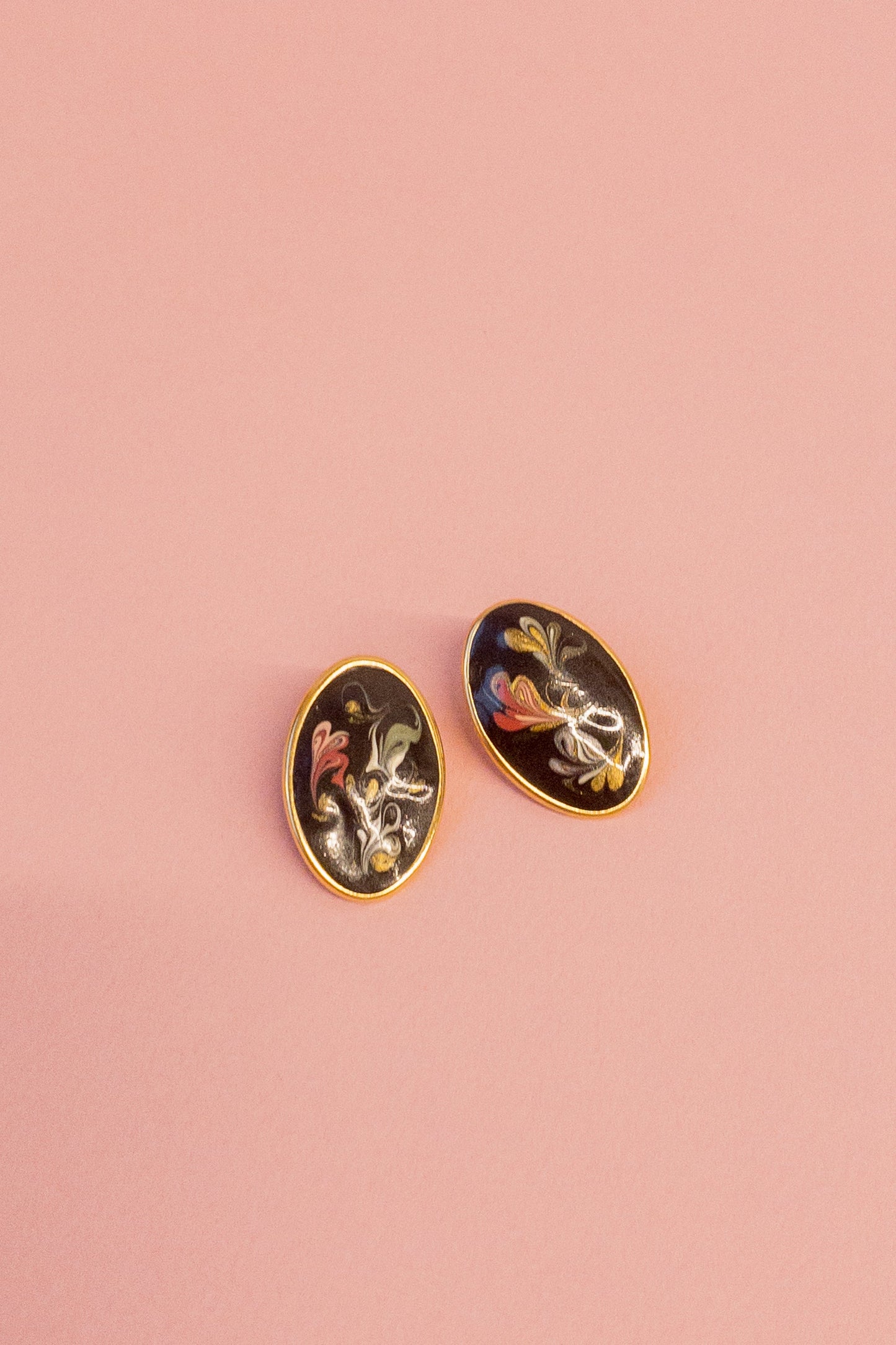 Black Enamel Cameo Swirl Pierced Post