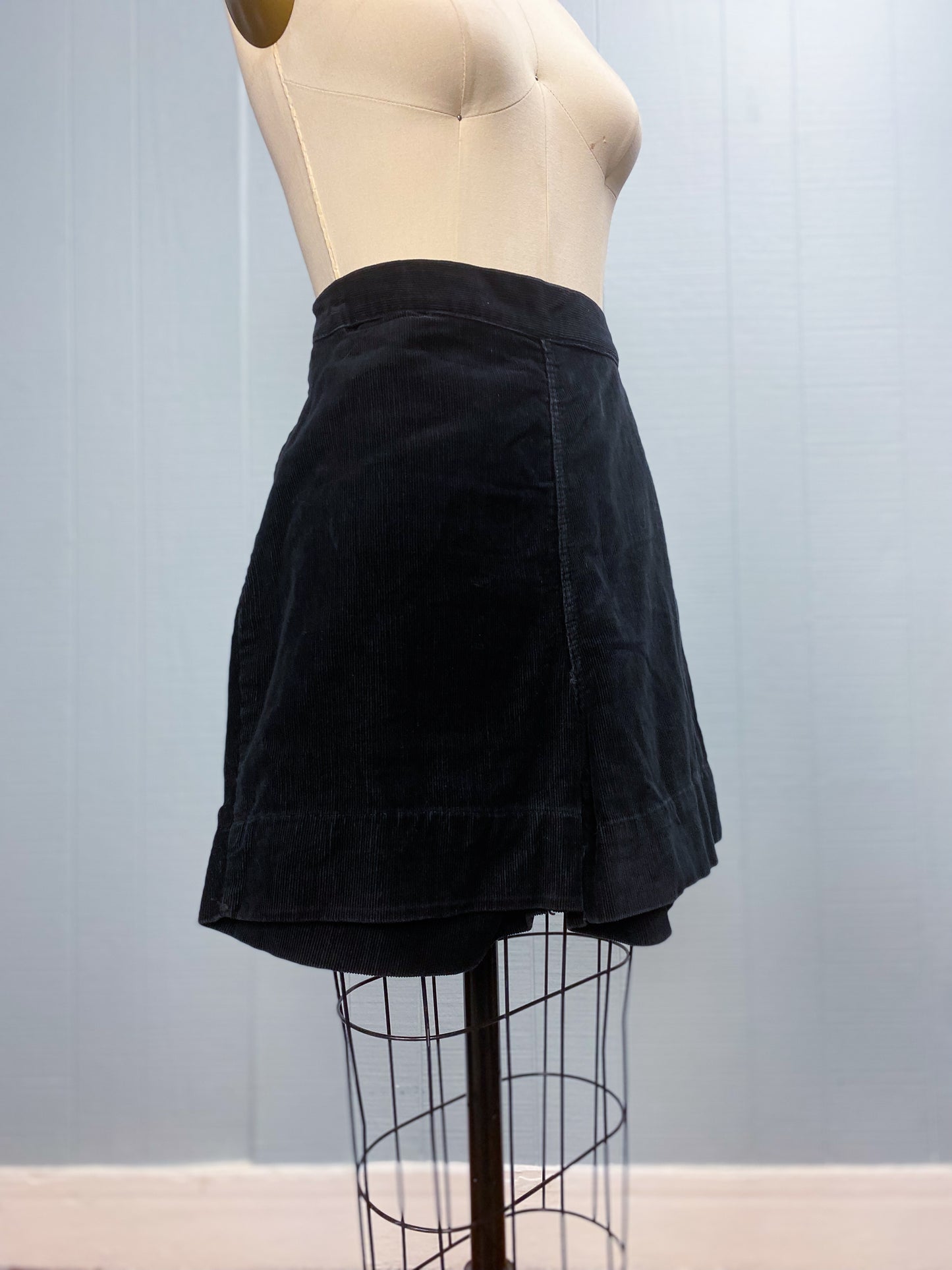 50's 60's Black Cord Shorts | W: 30"