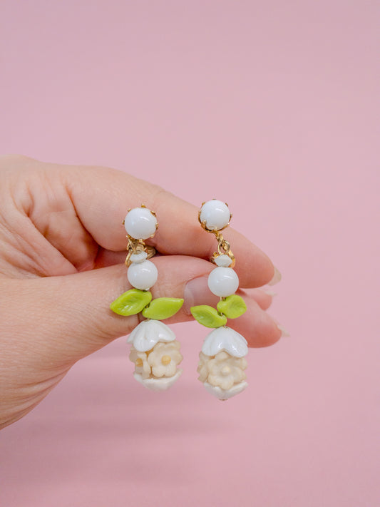 60's 70's White Daisy Floral Leaf Hippie Dangle Clip On Earrings