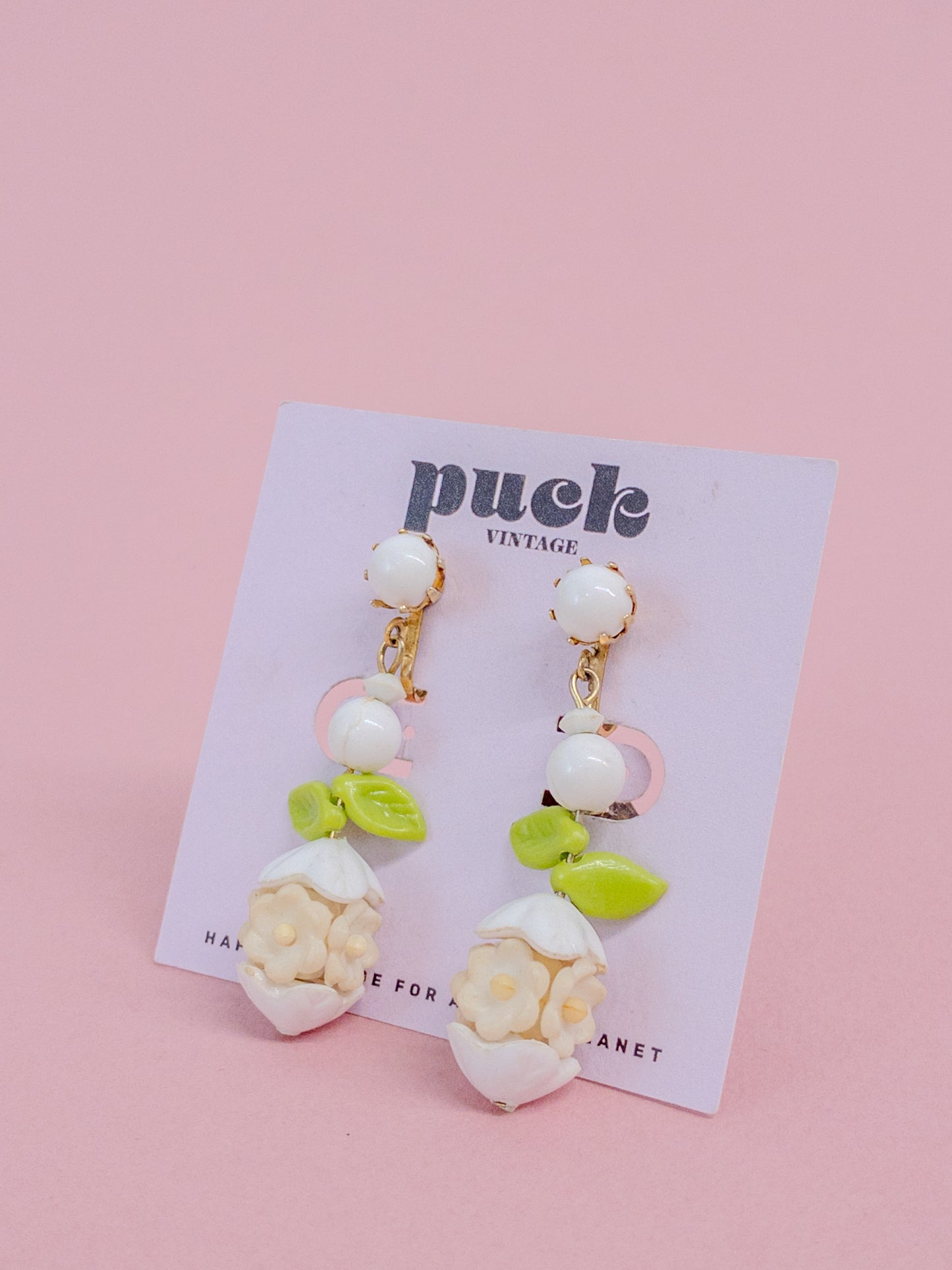 60's 70's White Daisy Floral Leaf Hippie Dangle Clip On Earrings