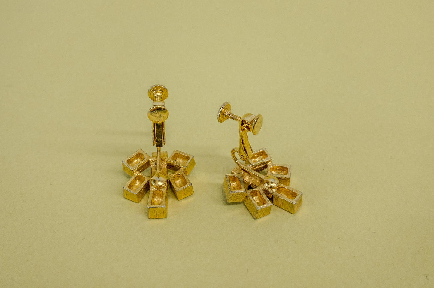 80's White Navy Blue Enamel Gold Screw Back Clip On Earrings