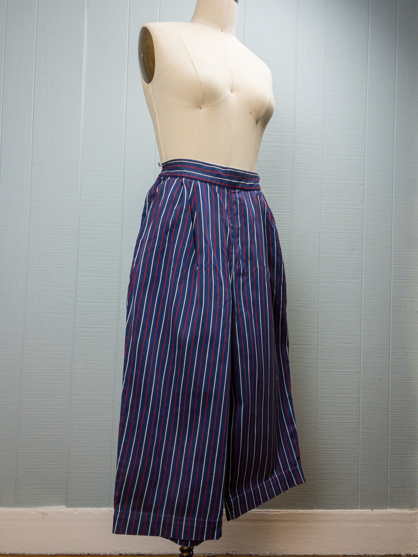 50s 60s Jantzen Navy Stripe Wide Crop Pant | 28"