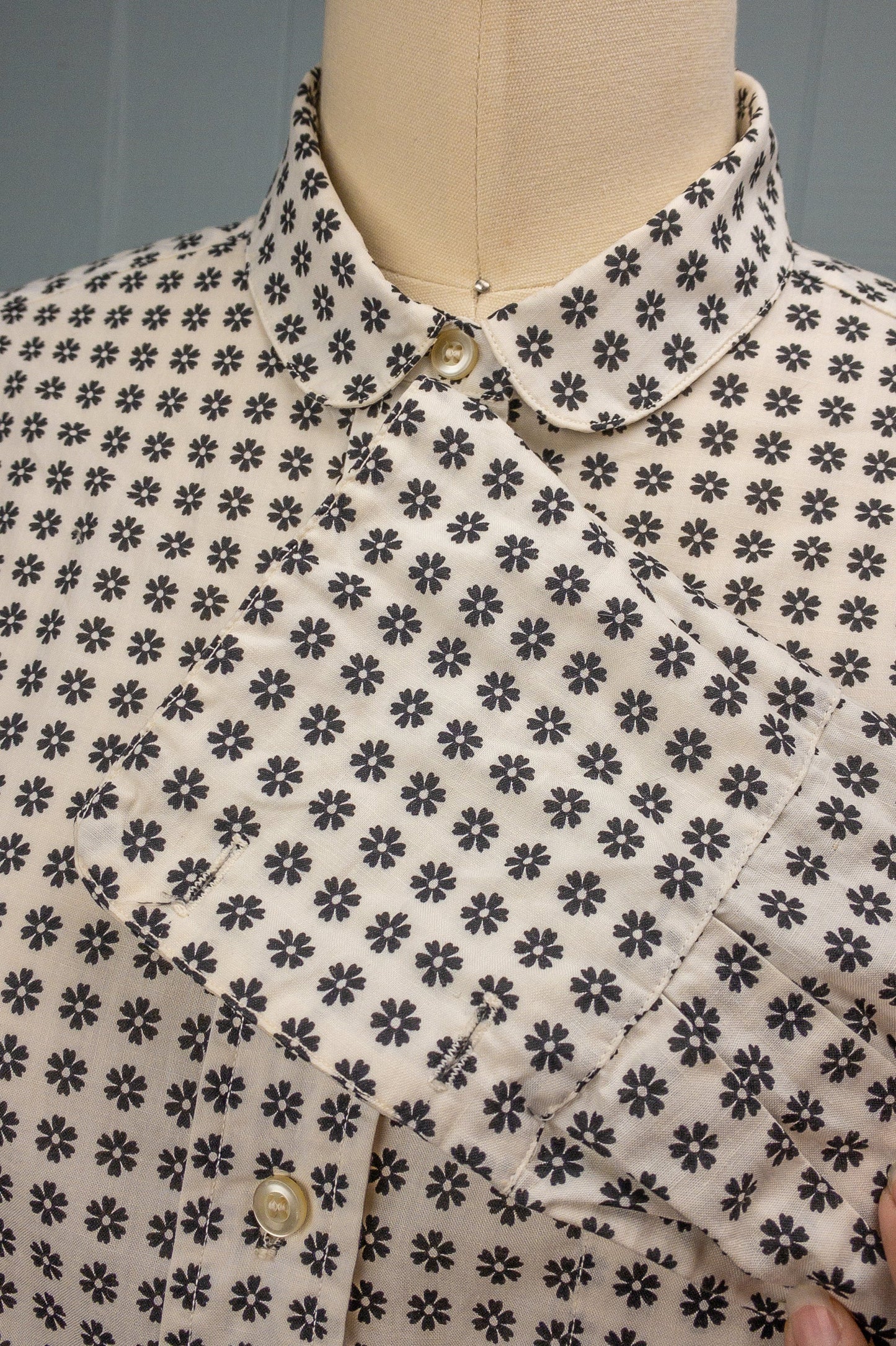 60's Black & White Flower Shirt | M