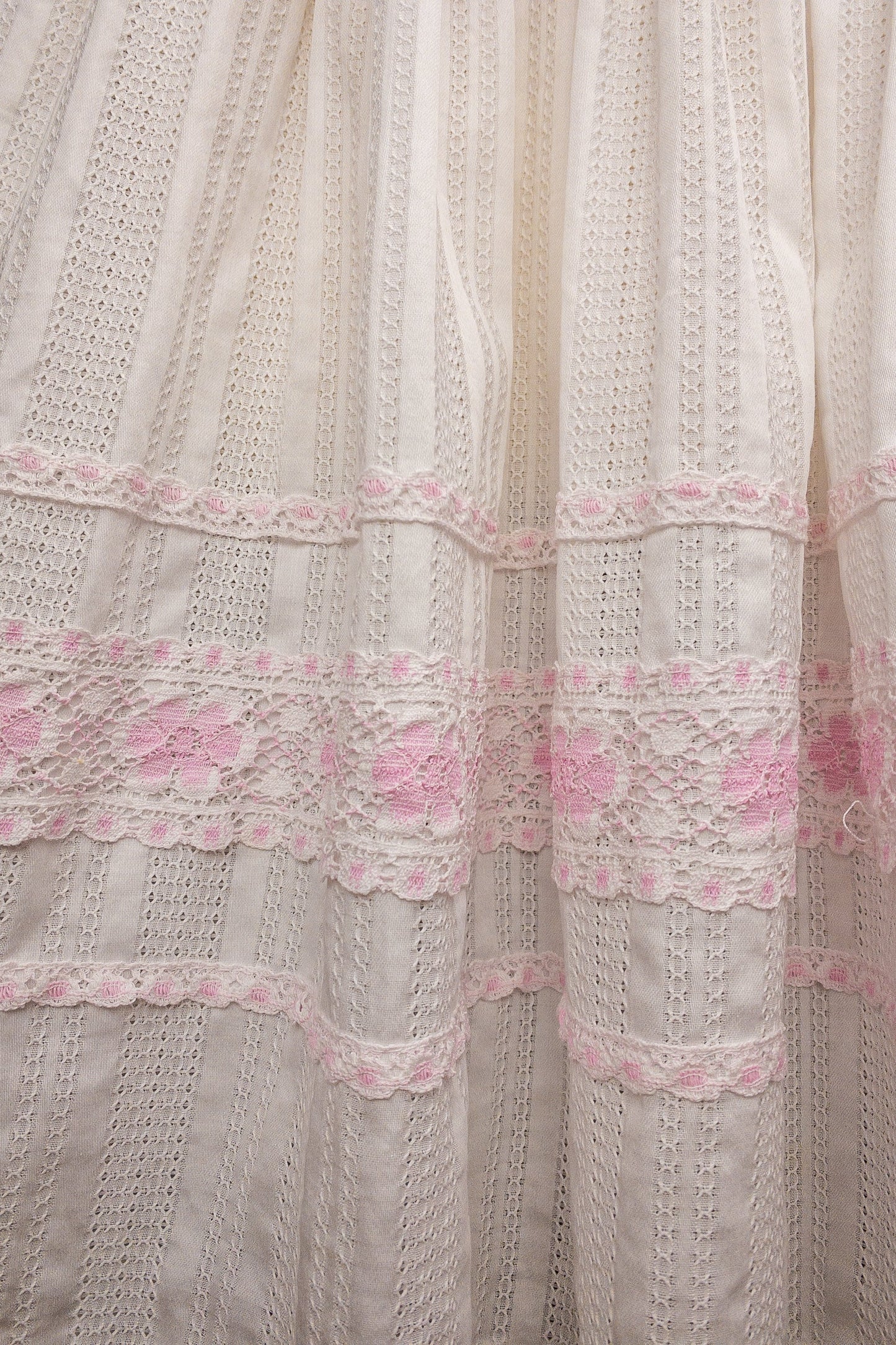 50s 60s White & Pink Eyelet Skirt | 23"