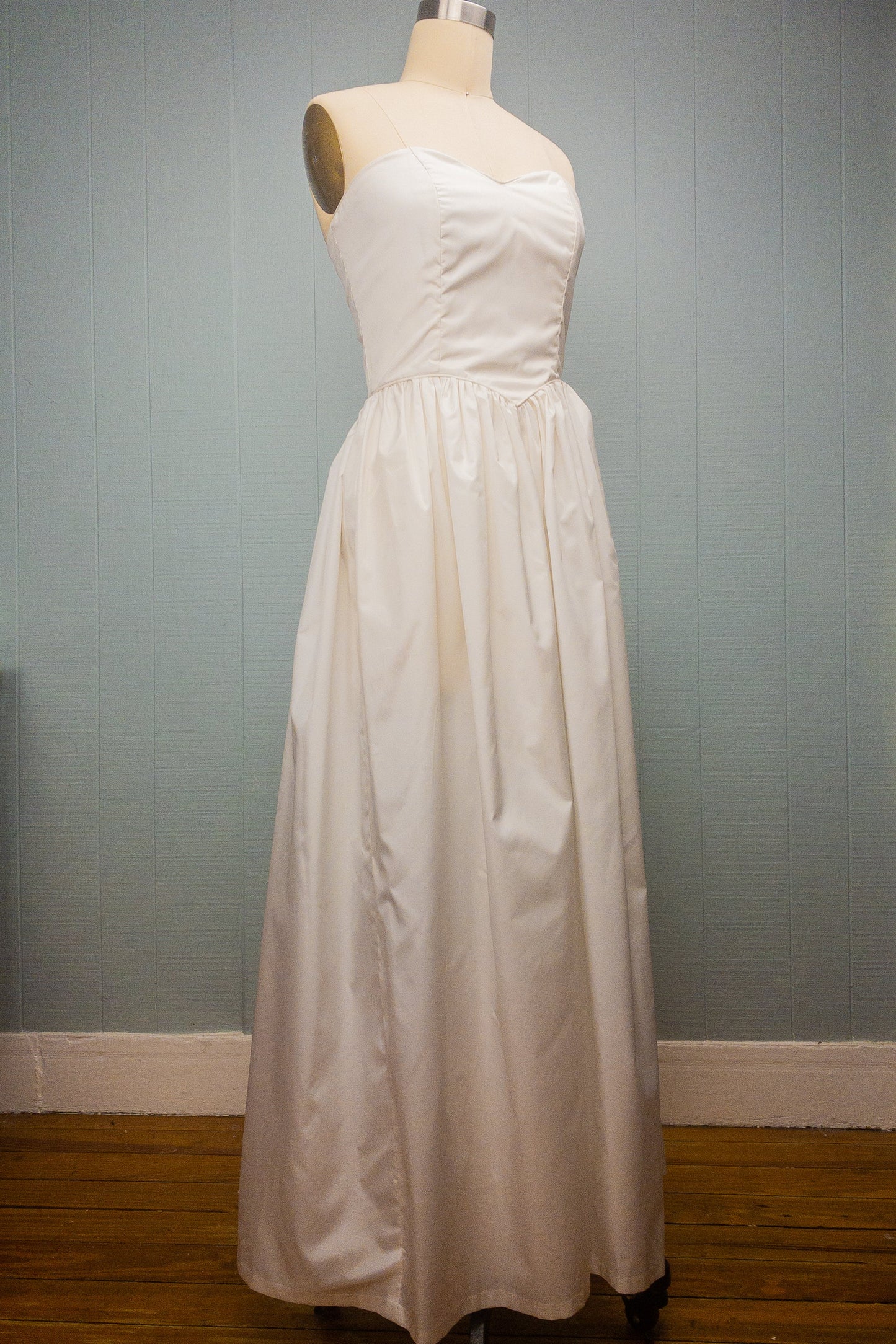 80's White Princess Strapless Gown | XS/S