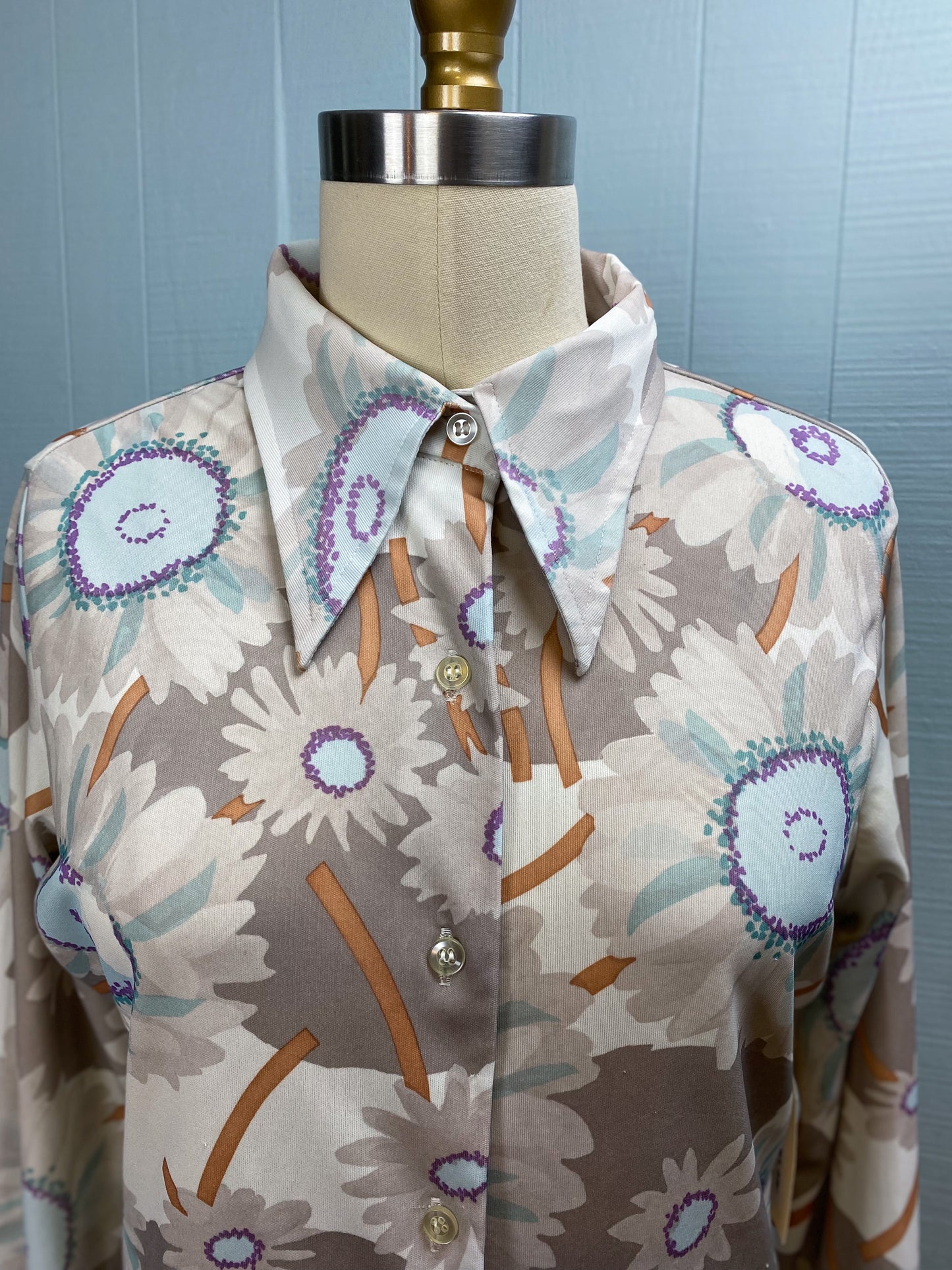 70's Greige Floral Button Down Blouse Dagger Collar | M/L