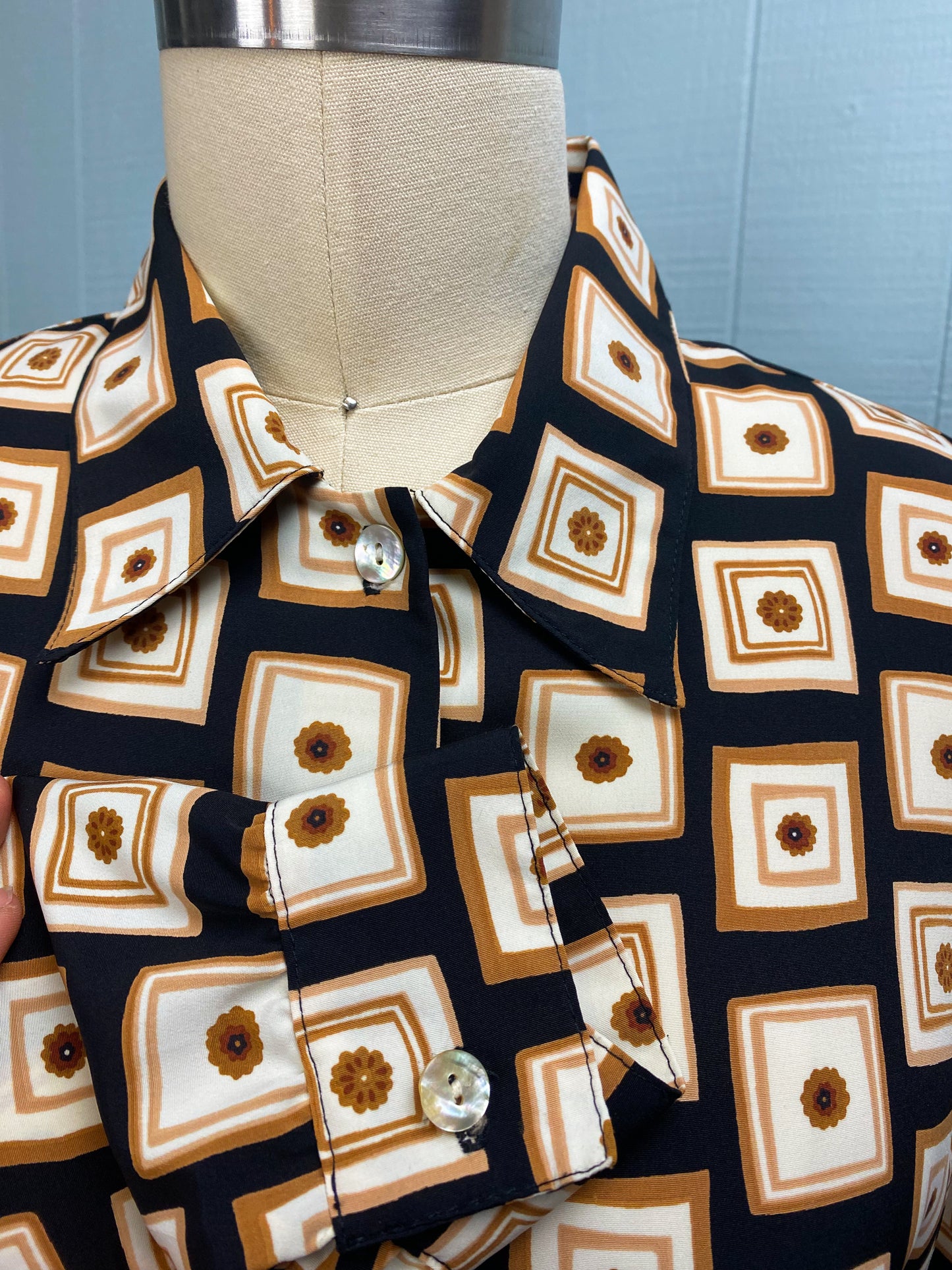 80s 90s Black Brown White Geo Floral Blouse | M