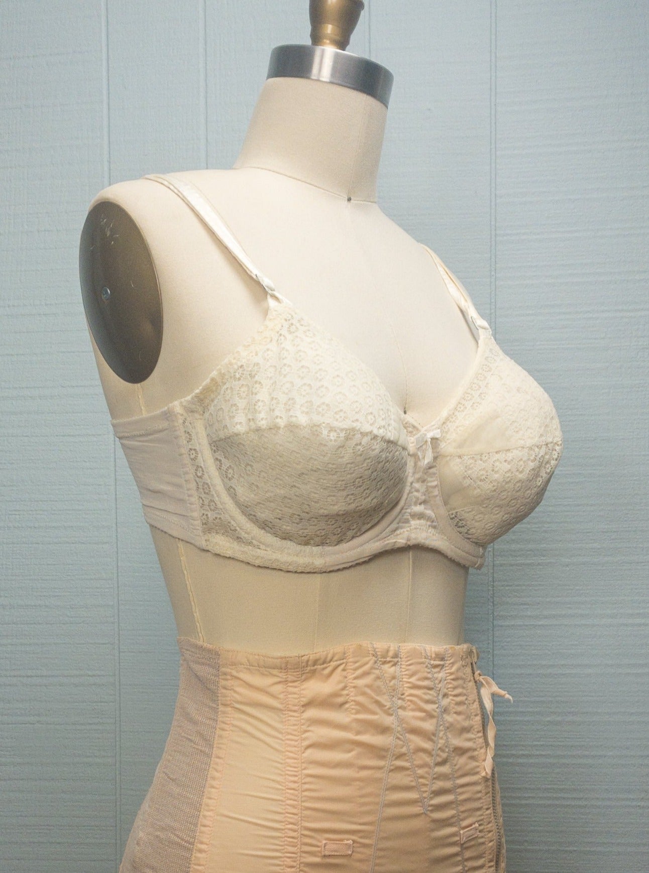 50's 60's Cream Daisy Lace Sheer Bra