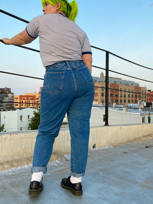 90s Mid Blue Denim Mom Jeans | 33" x 31"