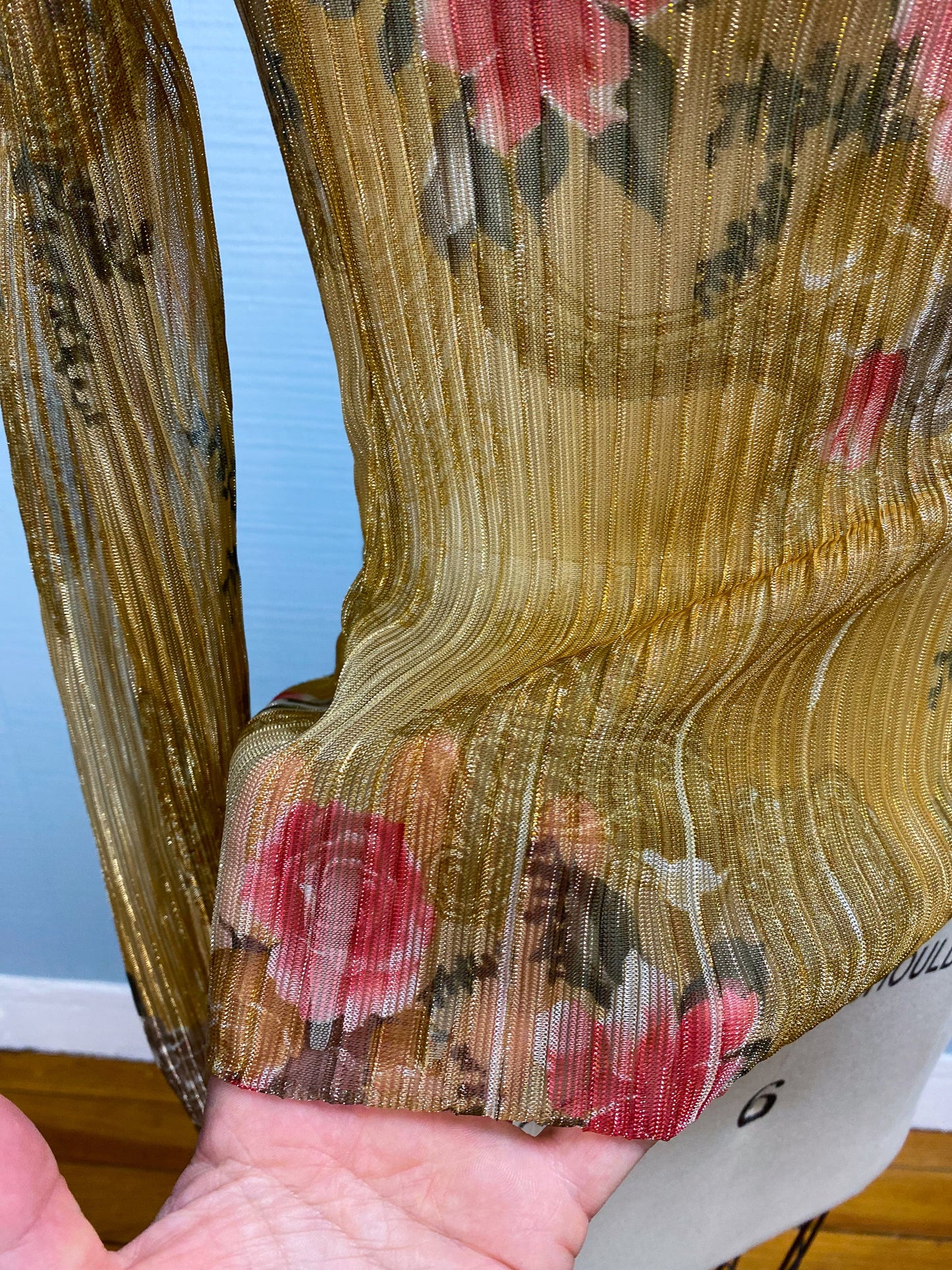 Metallic Gold Sheer Pleated Floral Rose Top Callipygian NWT Mockneck Turtleneck