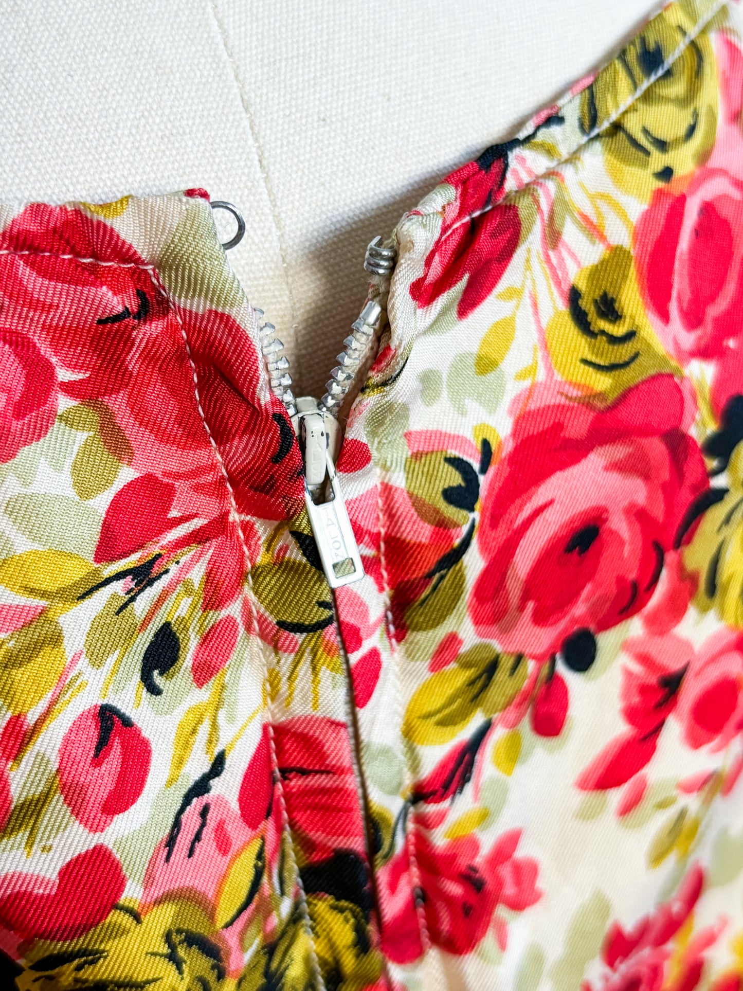 50's 60's Mrs Maisel Red Roses in Bloom Cocktail Dress | S/M