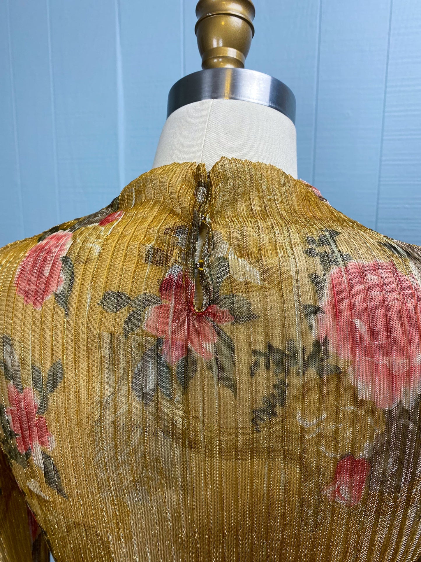 Metallic Gold Sheer Pleated Floral Rose Top Callipygian NWT Mockneck Turtleneck