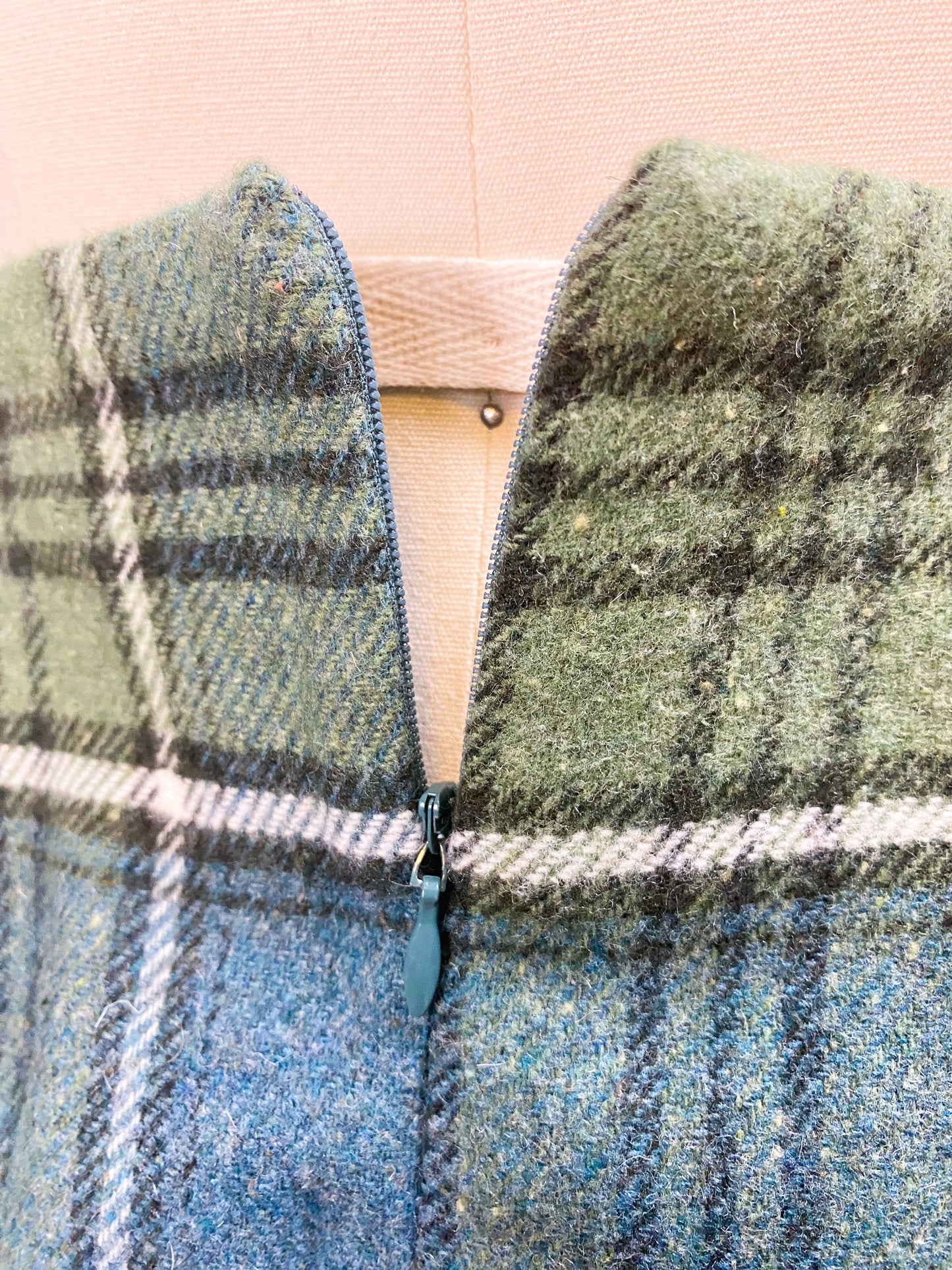 90's JG Hook Green Blue Plaid Wool Blend Pencil Skirt | W 30"
