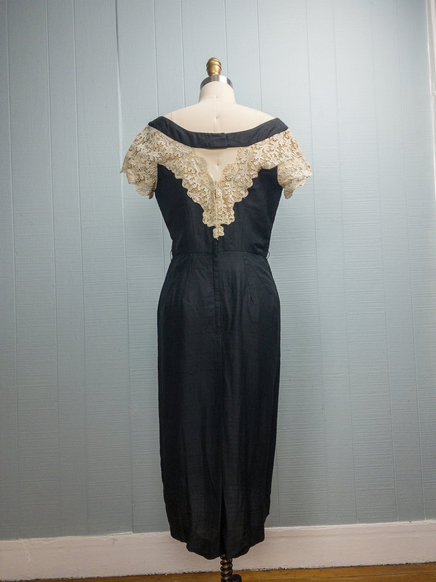 50's Lace & Bows Off Shoulder Dress | M/L