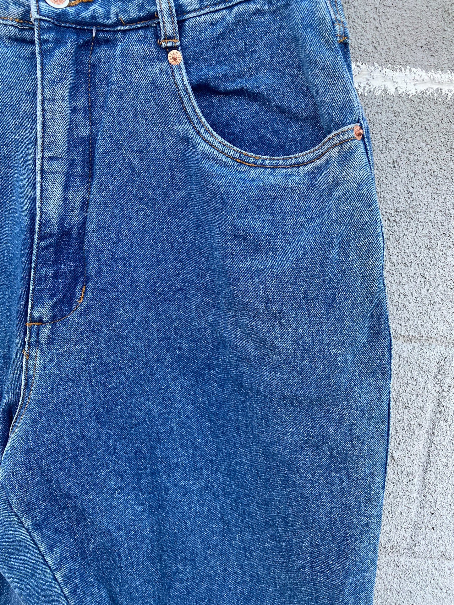 90s Mid Blue Denim Mom Jeans | 33" x 31"