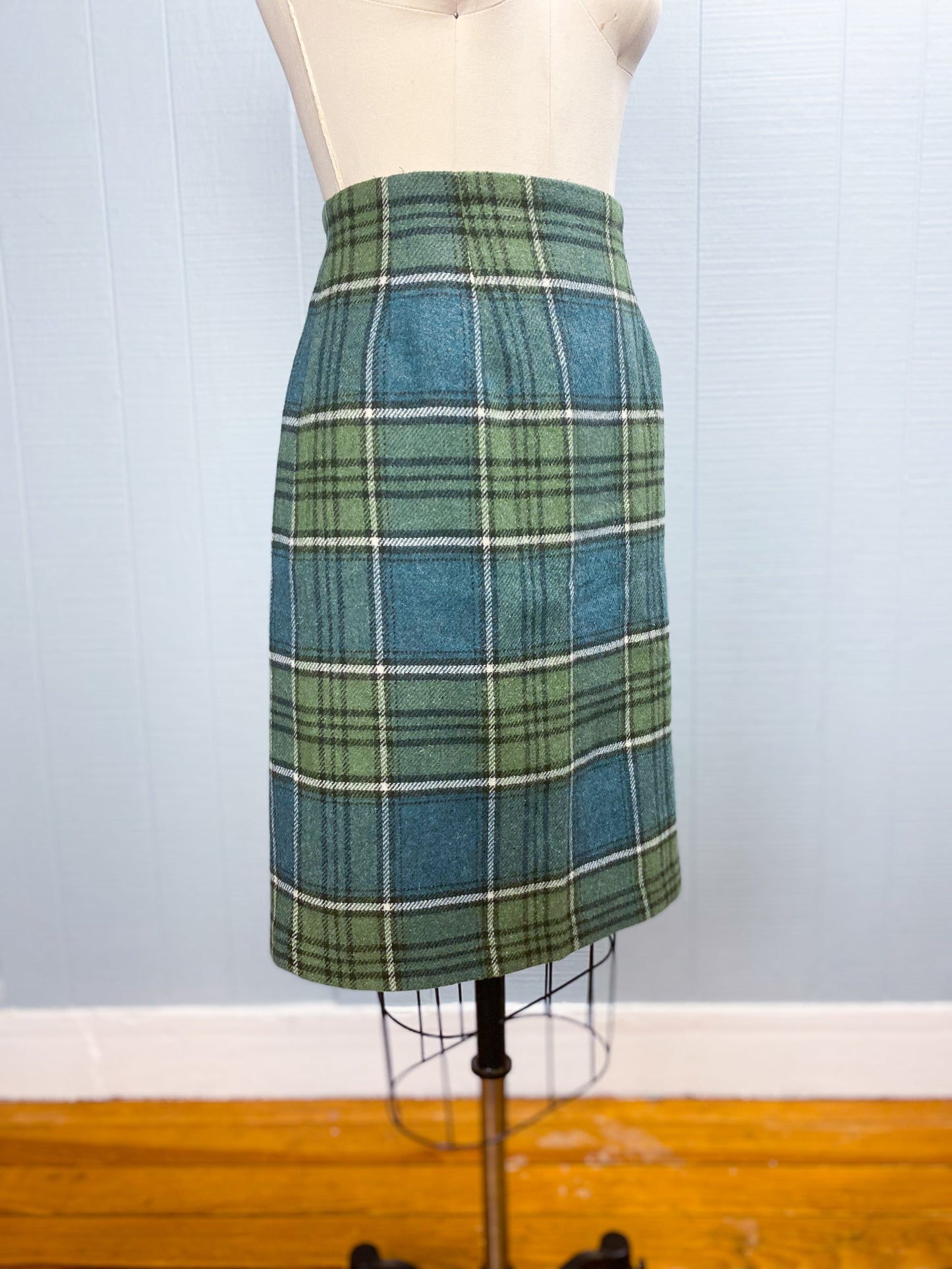 90's JG Hook Green Blue Plaid Wool Blend Pencil Skirt | W 30"