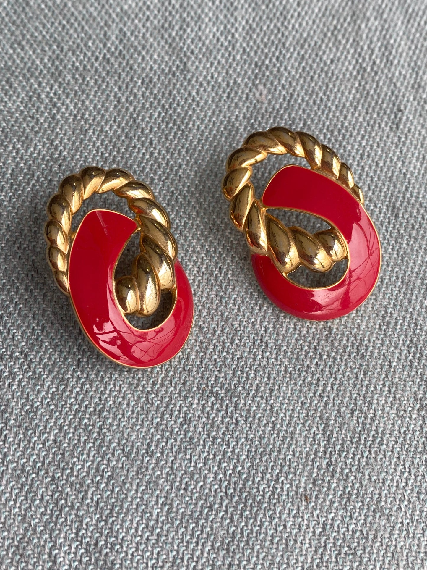 80's Red & Gold Interlocked Rope Pierced Earrings