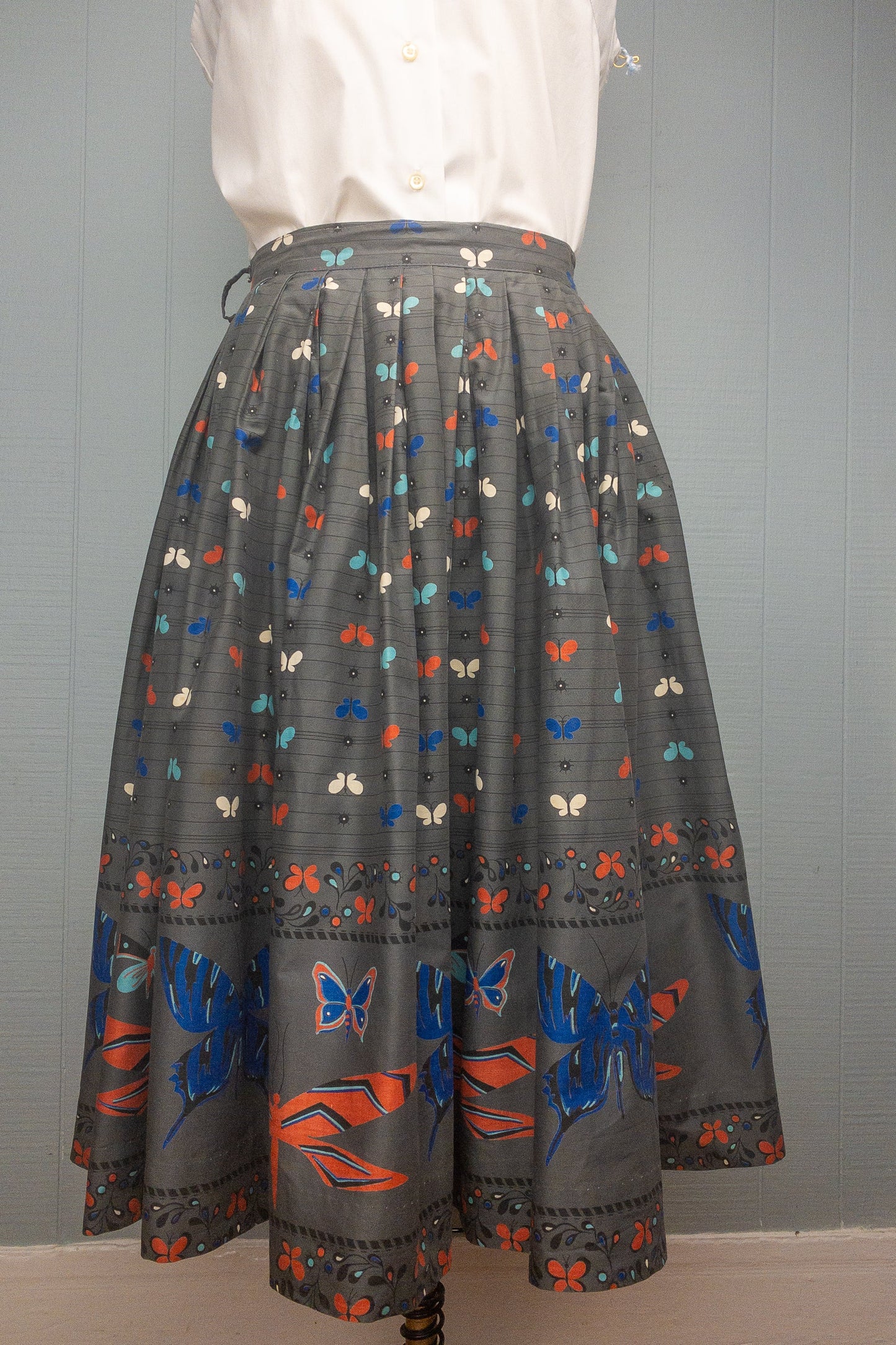 50's Grey Butterfly Skirt | 28"