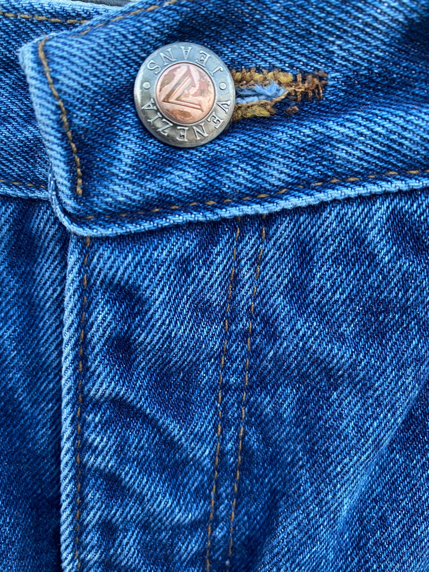 90s Venezia Vitale Mid Wash Mom Jeans | 32" x 31"