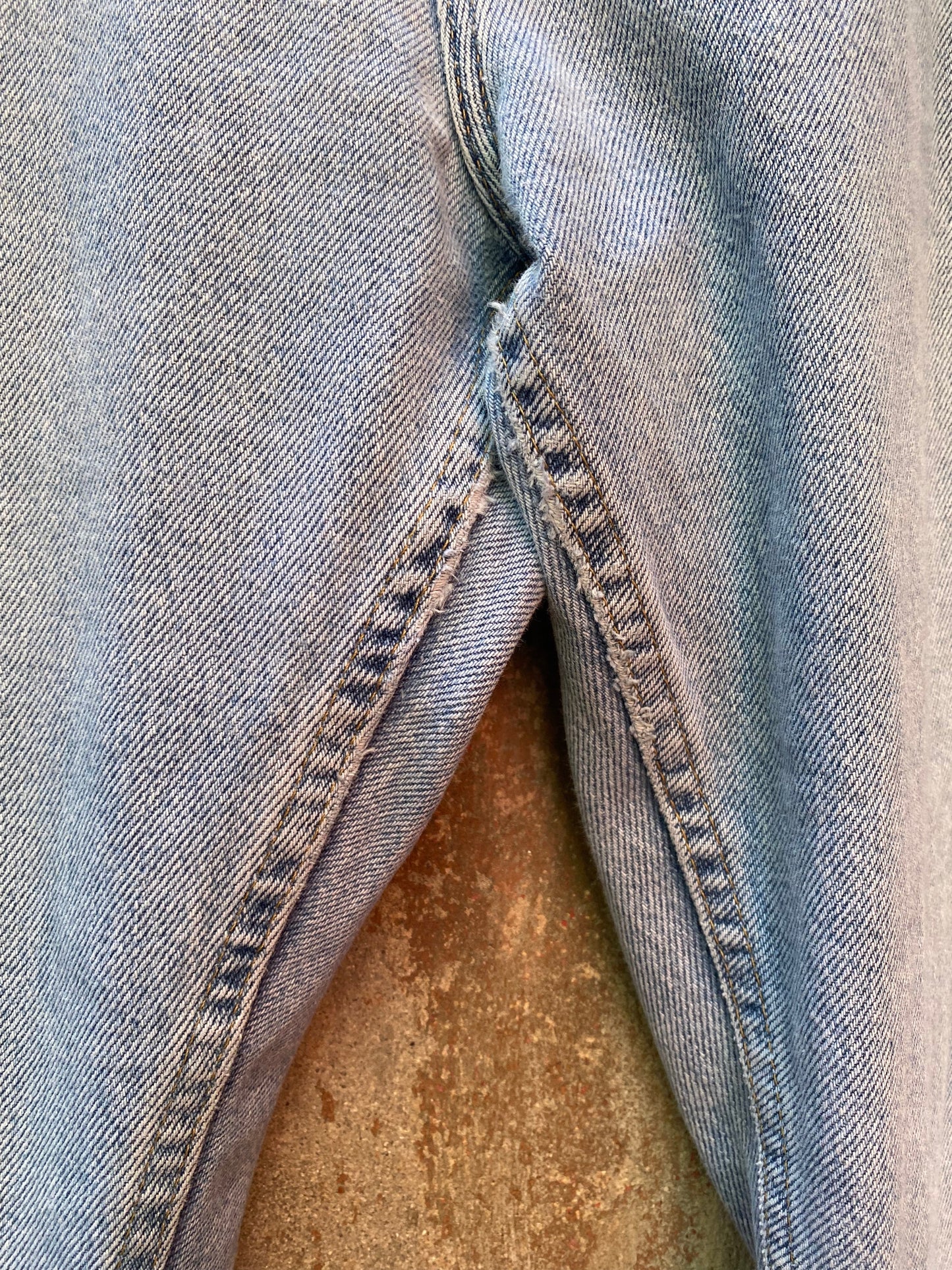 90's Gitano Light Wash Boot Jeans | 35" x 29"