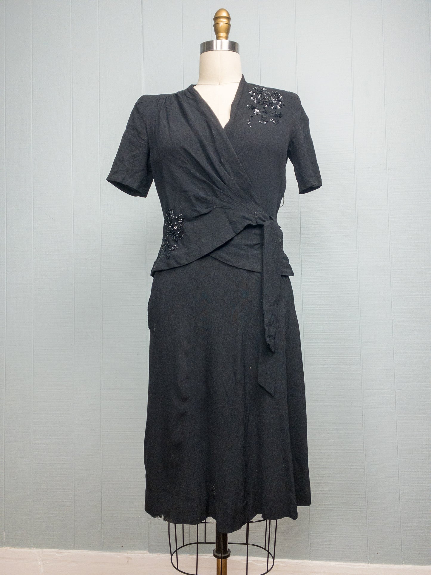40's Wounded Wrap Dress with Rose Sequin