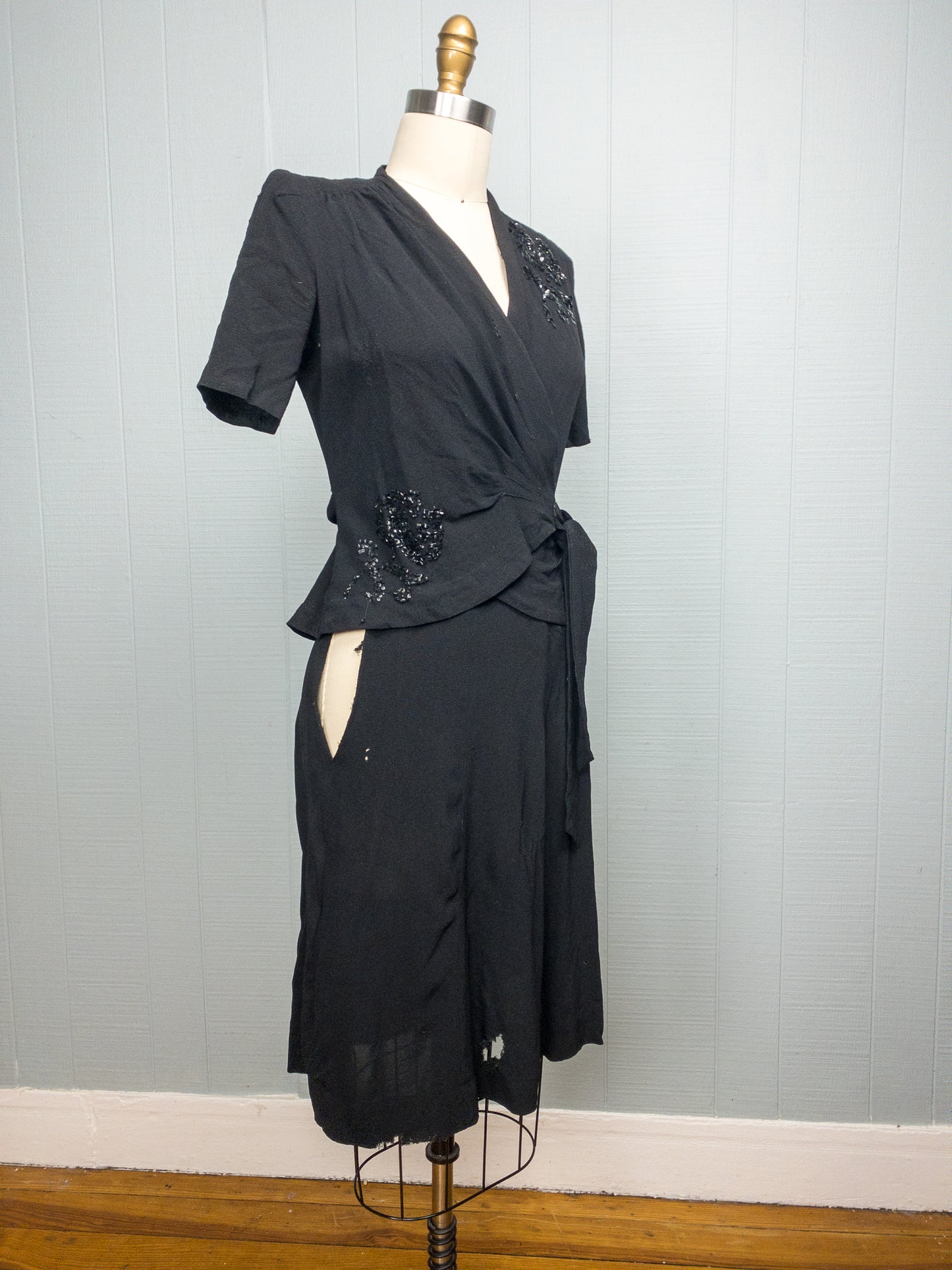 40's Wounded Wrap Dress with Rose Sequin