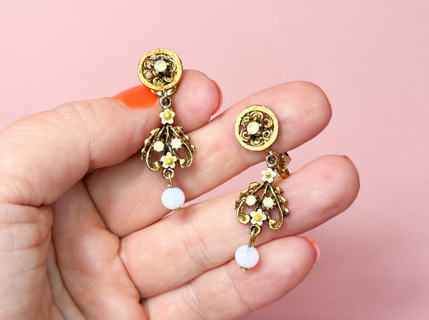 Vintage Gold Filagree & Daisy Romantic Dangle Clip On Earrings